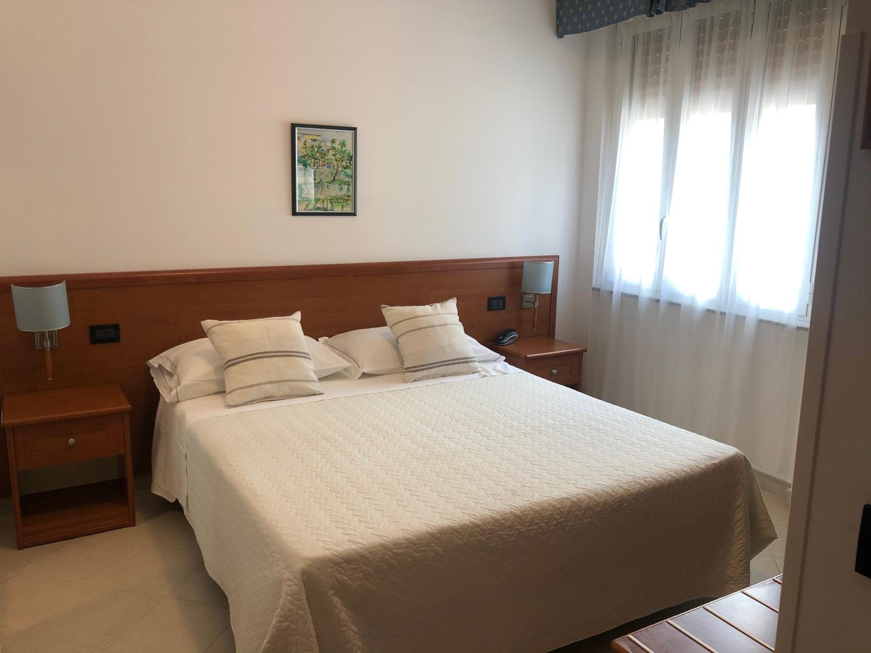 Economy Double Room photo 3