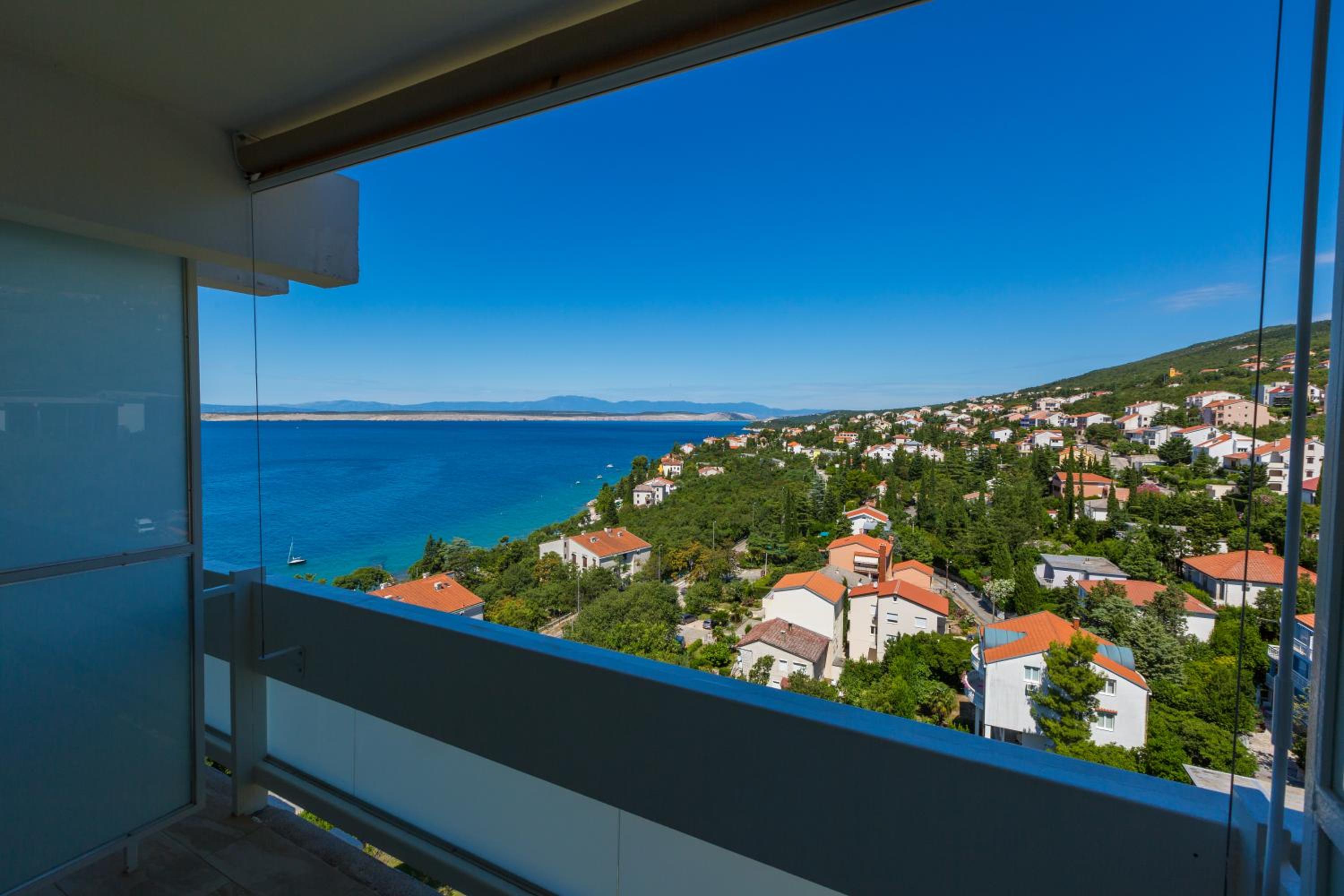 Superior Double Room with 2 Extra pull-out Beds, Sea Side View and Balcony