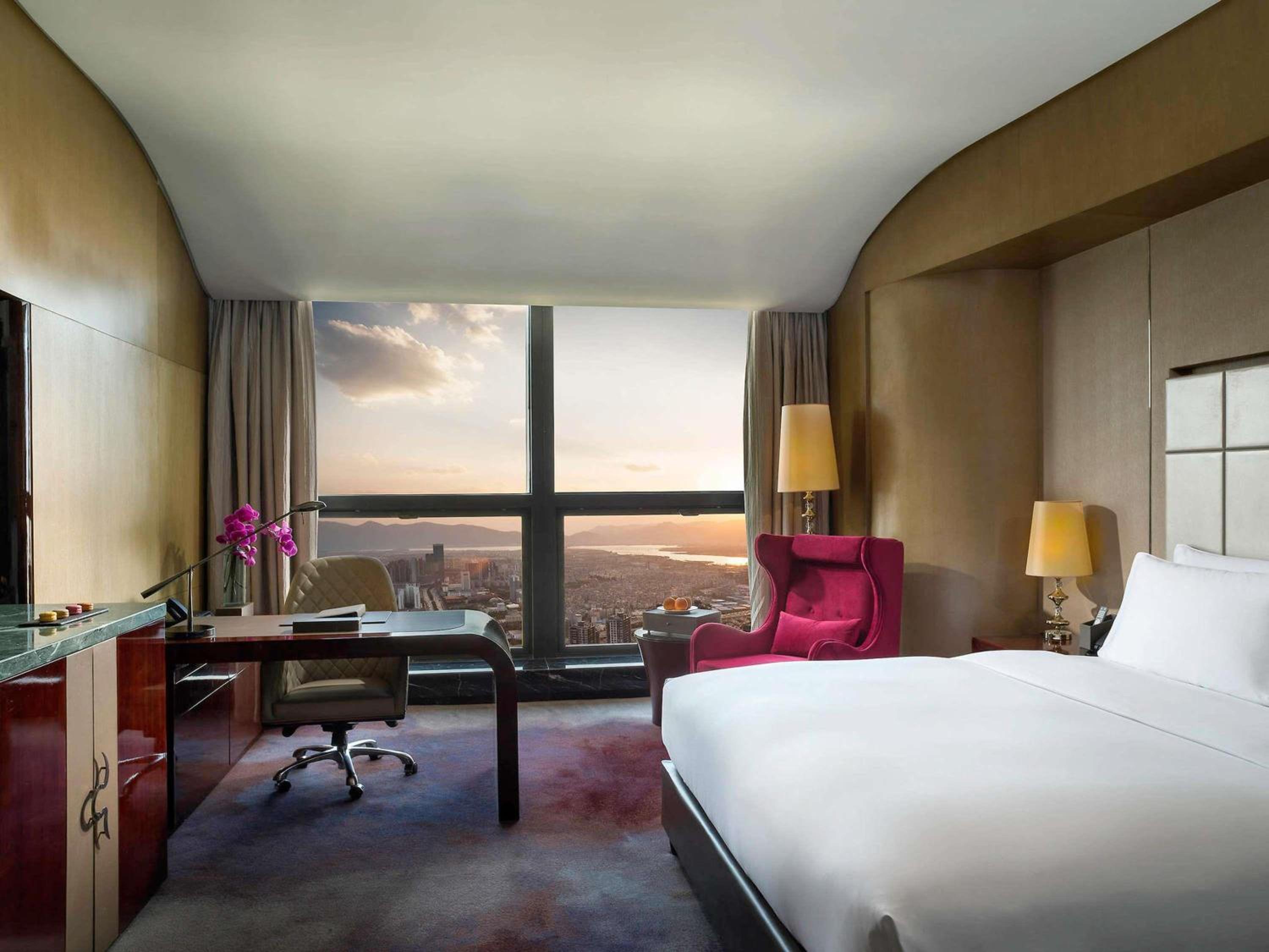 Luxury King Room with Lake View