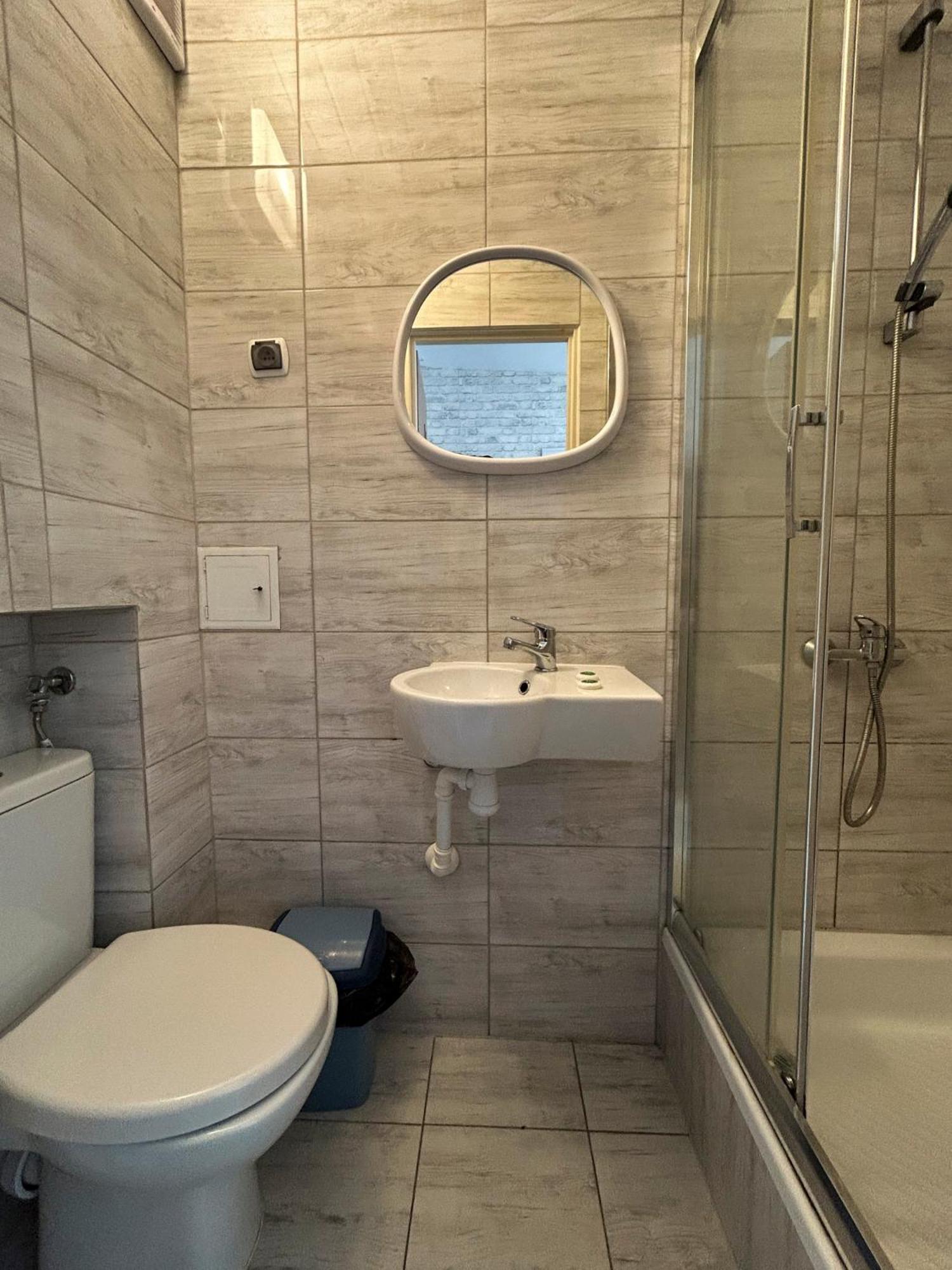 Double Room with Private Bathroom - Photo 1