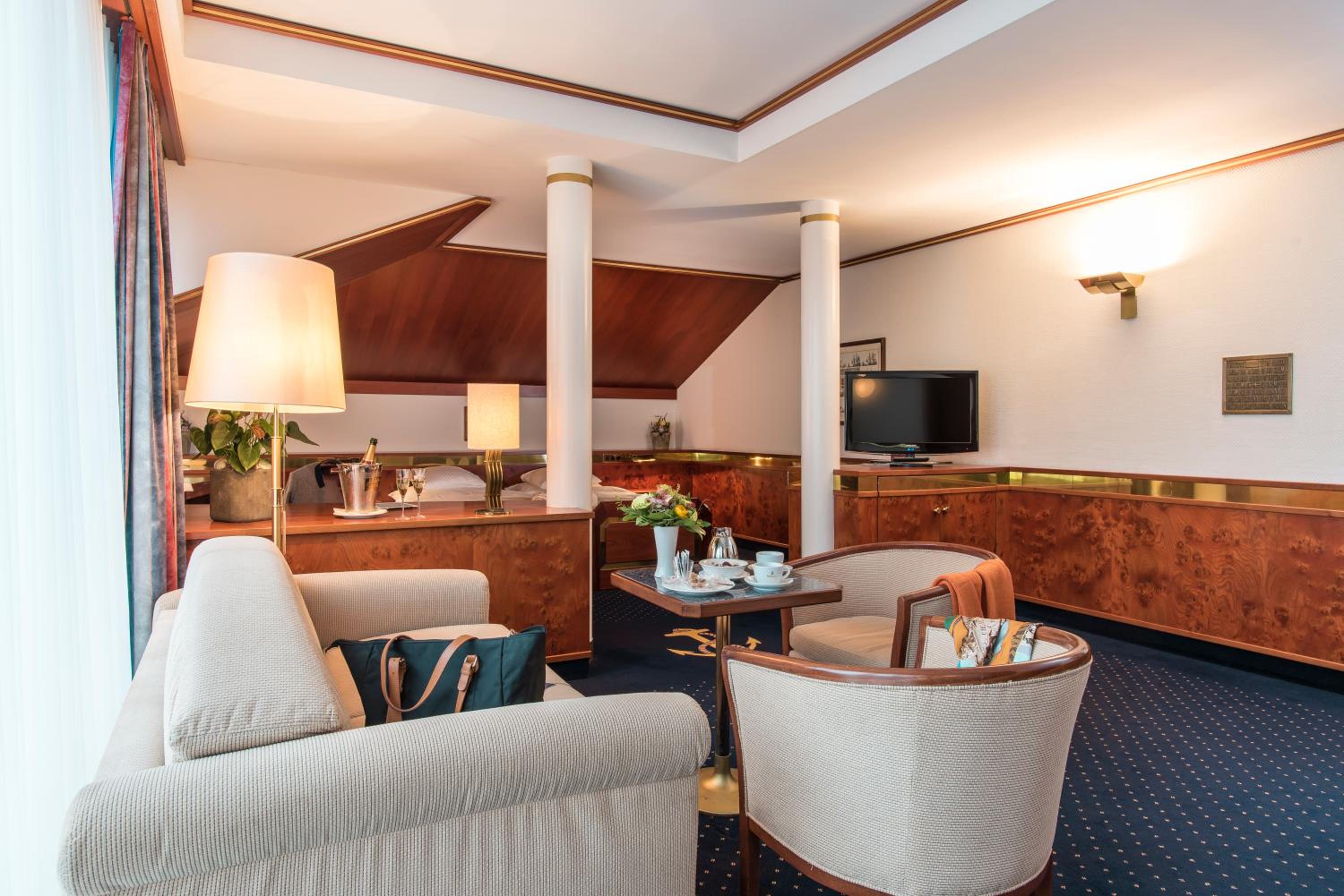 Suite - Photo 2