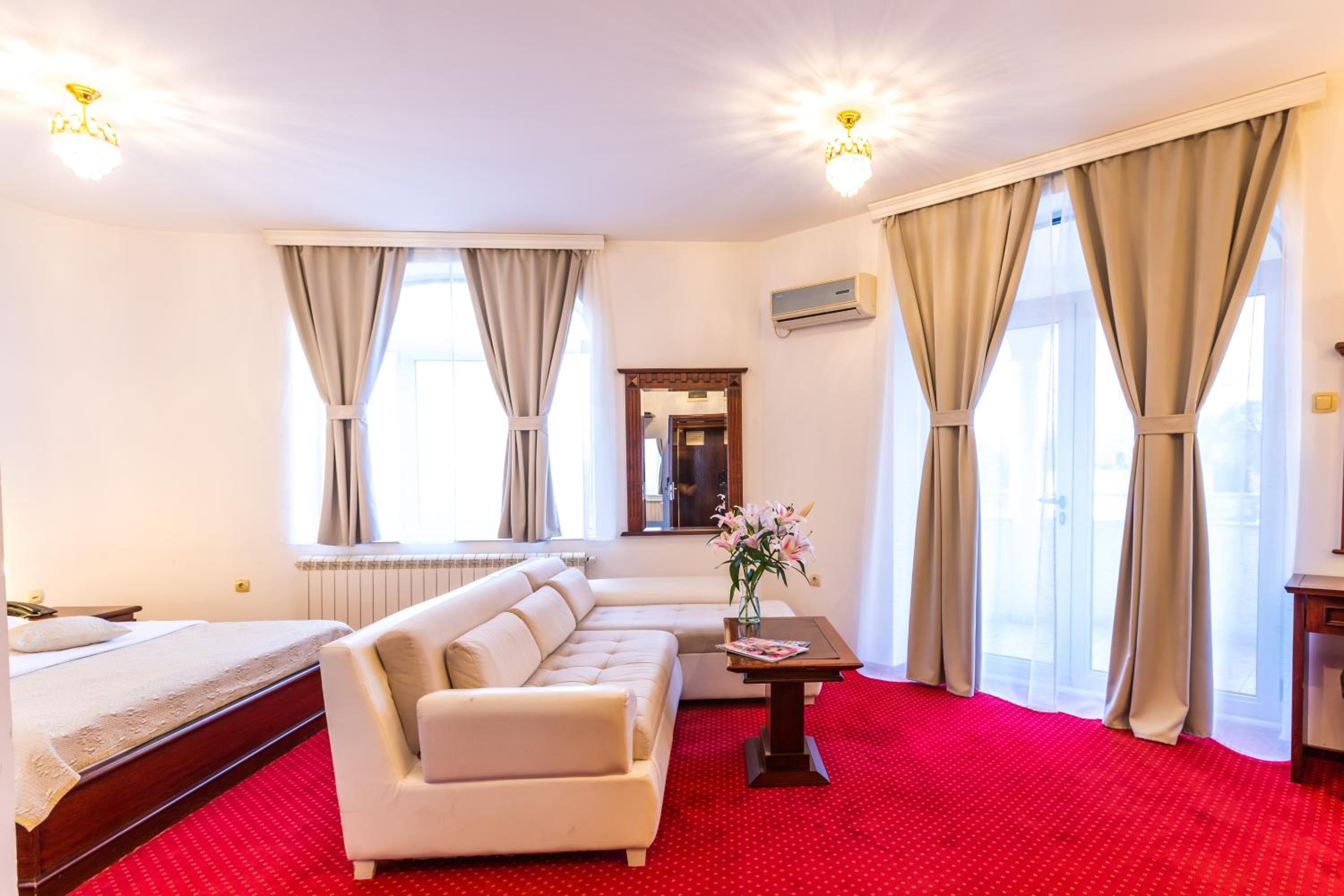 Deluxe Family Room photo 2