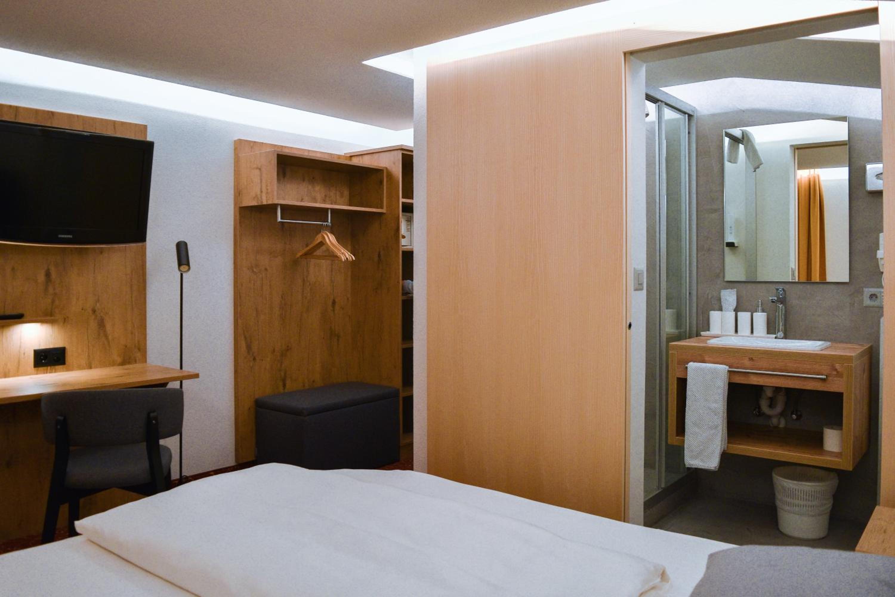 Deluxe Queen Room