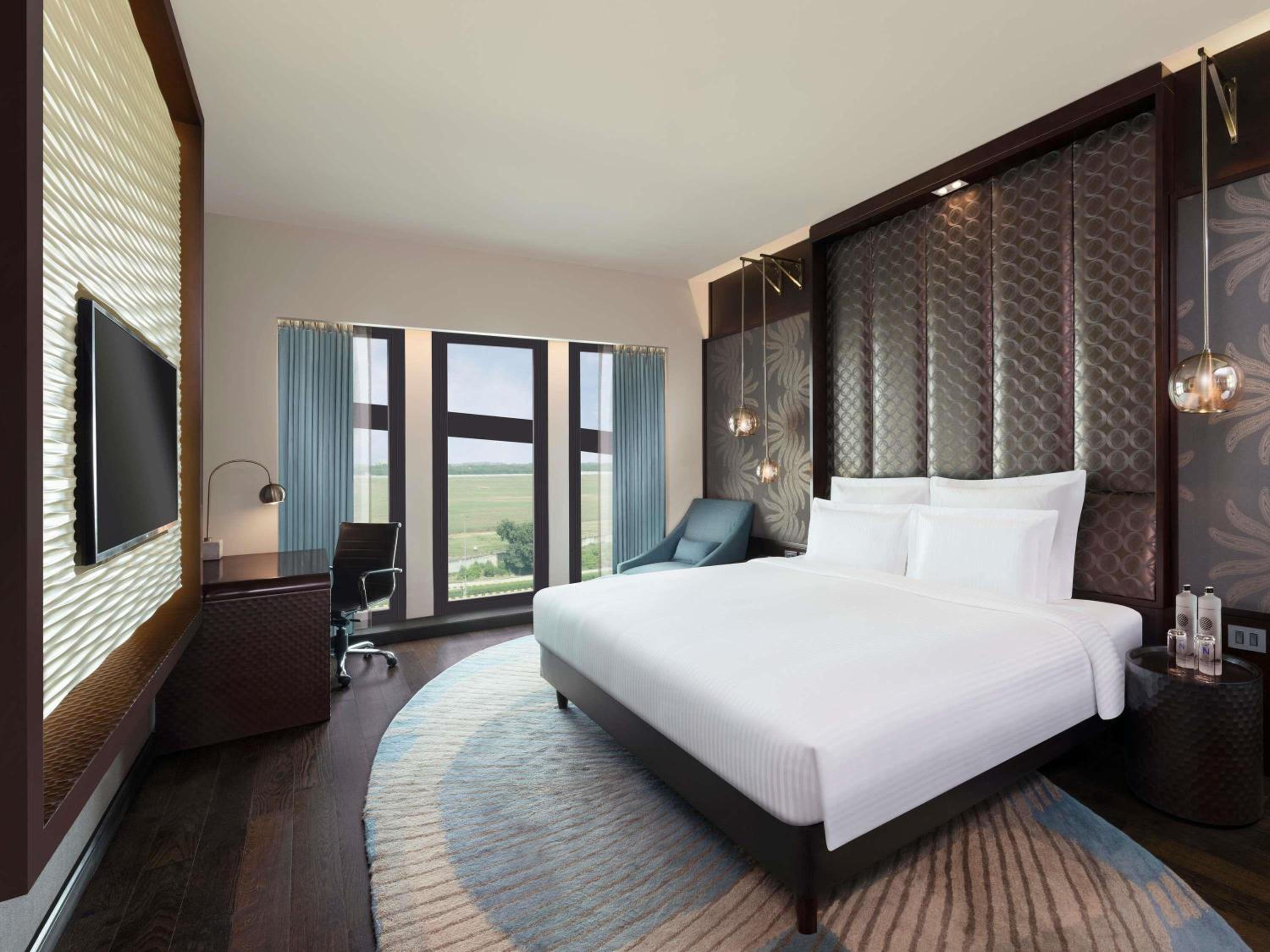 Executive King Room with Airport View and 20% discount on food, beverages, spa and laundry | Complimentary one way airport transfer | Lounge access and cocktail hours