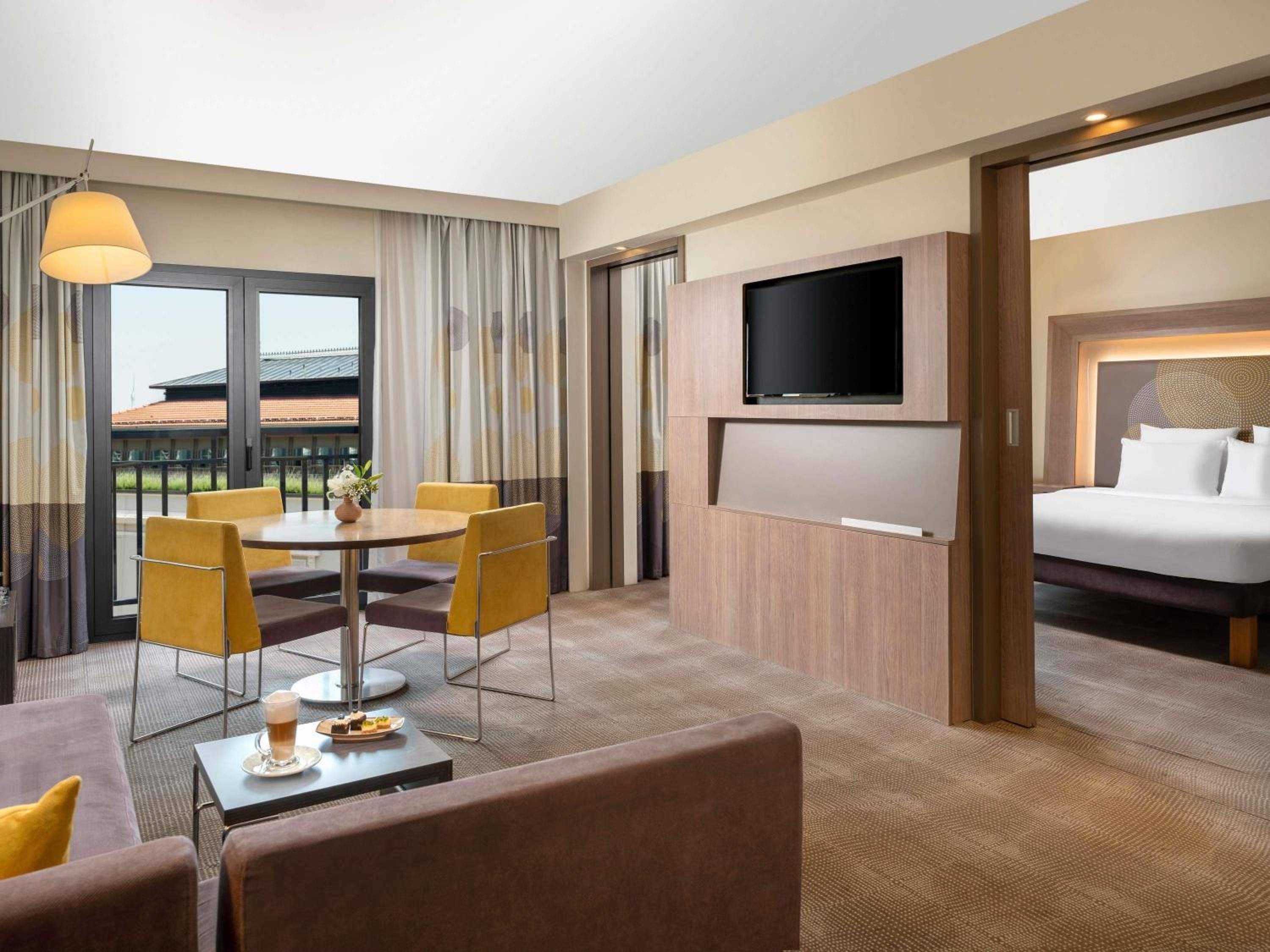 King Suite with Sofa Bed photo 1