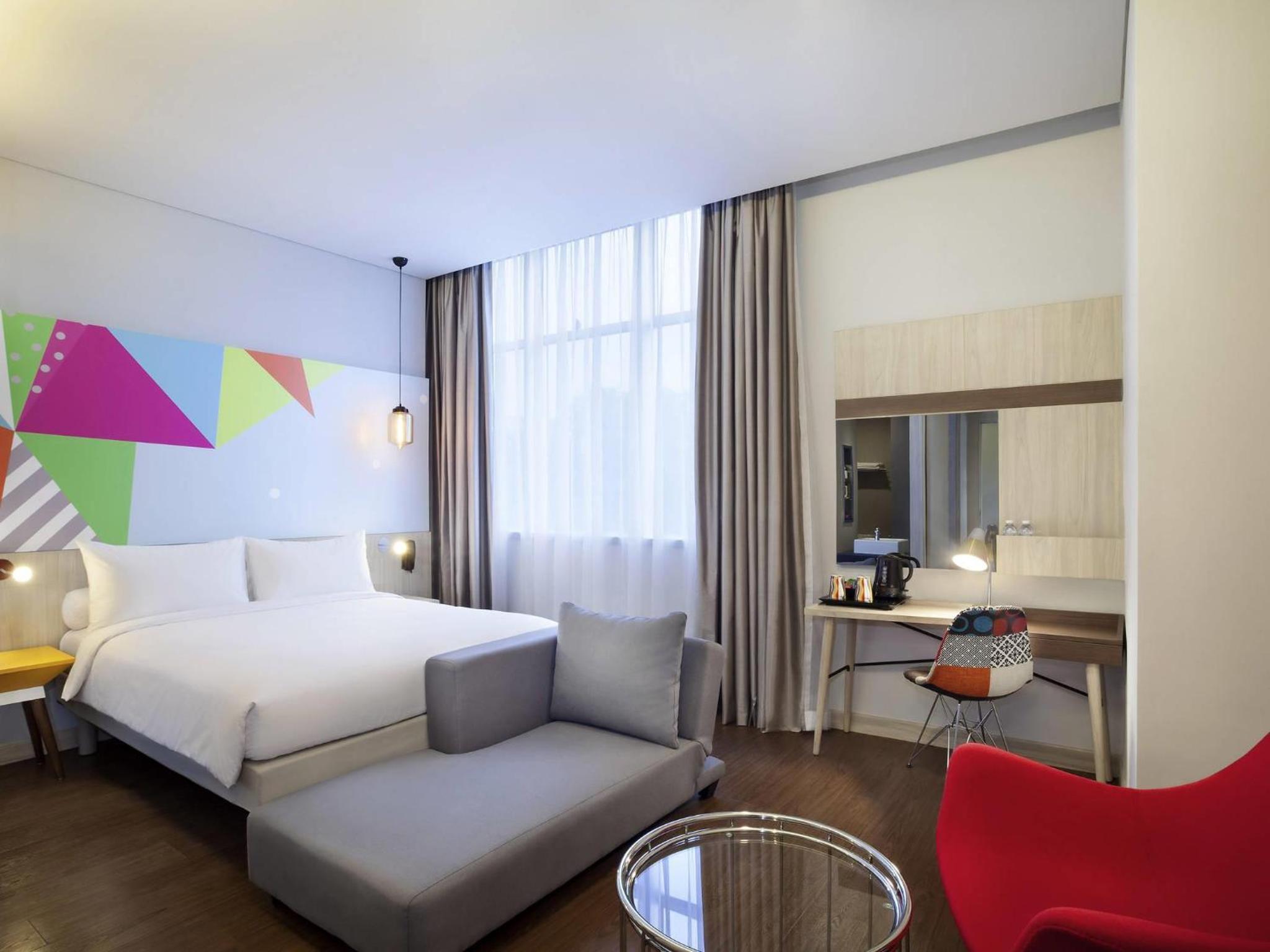 Deluxe Queen Room