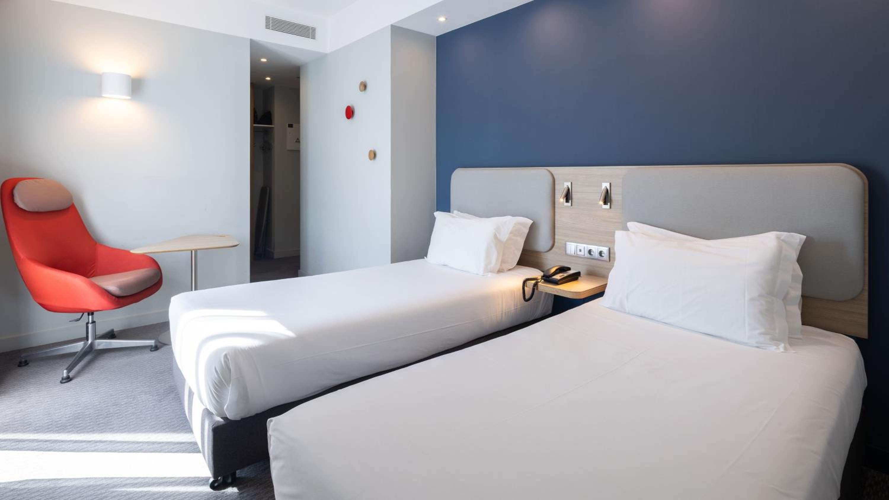 Standard Twin Room with Balcony and Free Breakfast