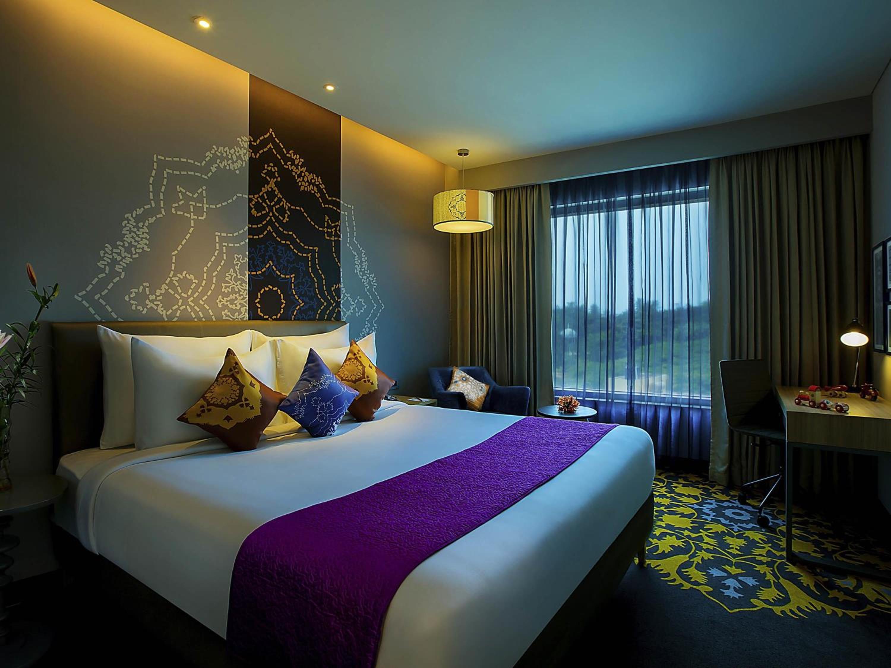 Premier King Room with Complimentary Indian afternoon Tea @Alfresco , 20% off on Food & Soft Beverage & SPA, Early Check-in & Late Check-out (Subject to Availability) and Happy Hours 1+1 on IMFL at Silk Bar/Galleria - Photo 1