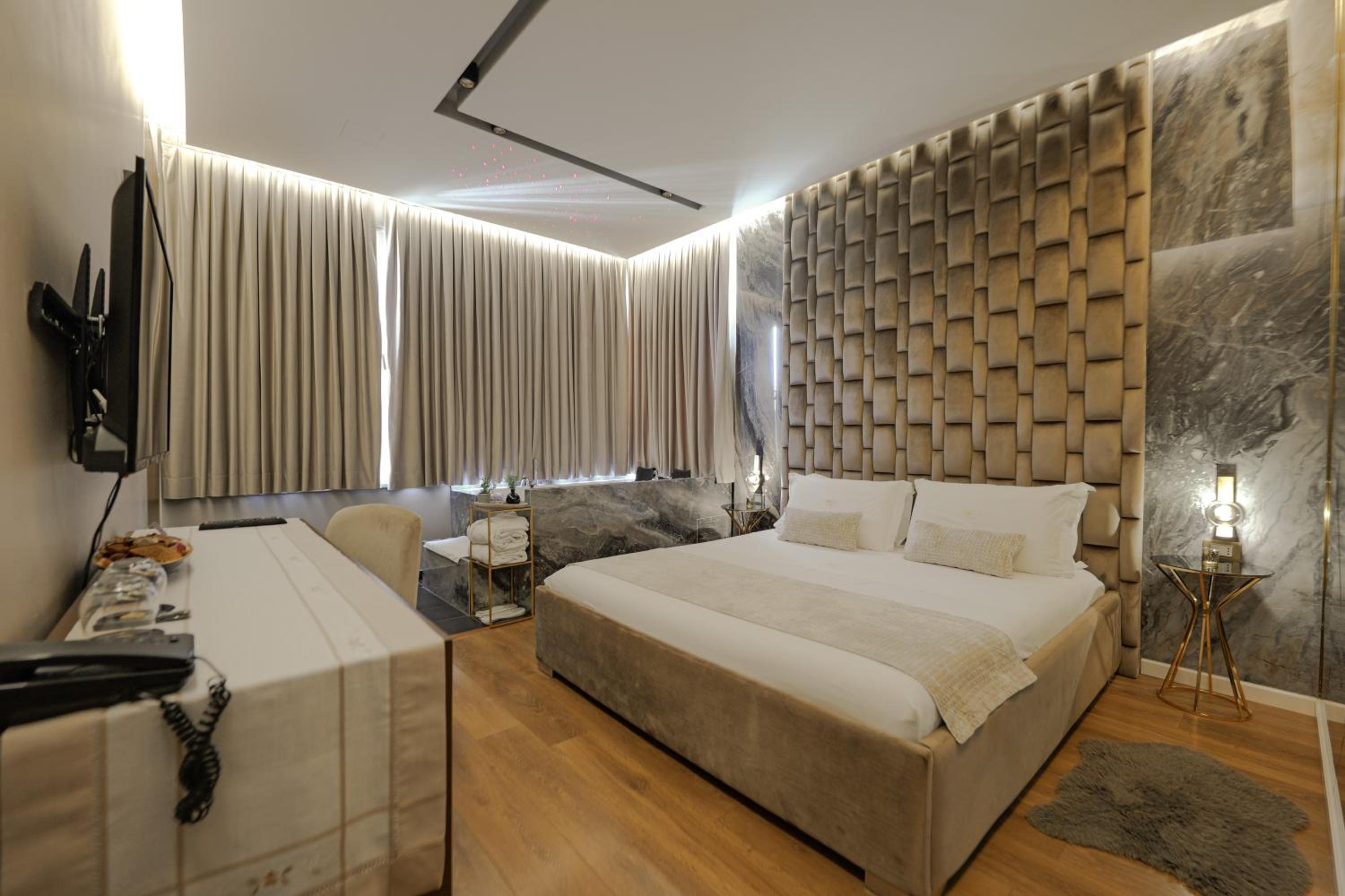Deluxe Double Room with Private Jacuzzi