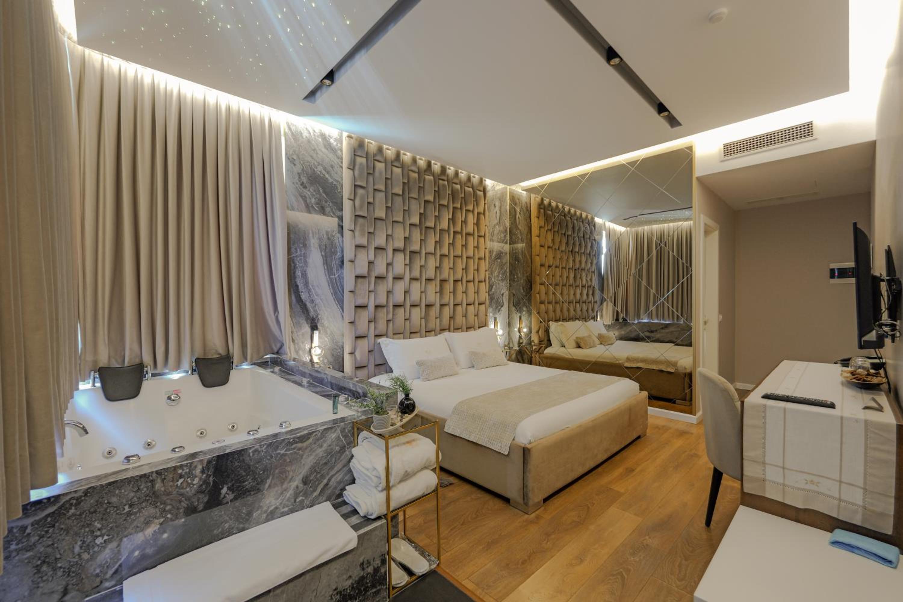 Deluxe Double Room with Private Jacuzzi
