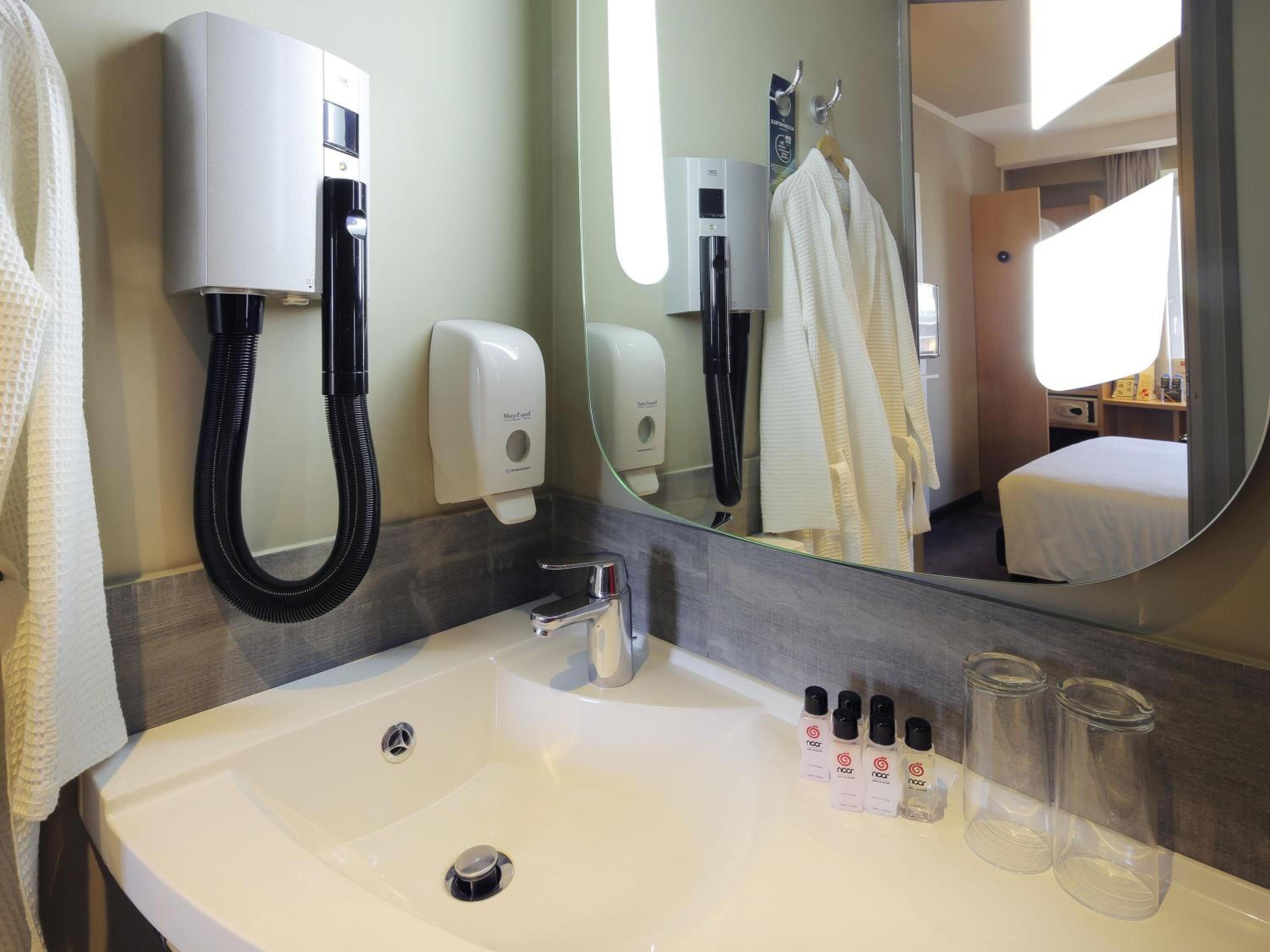 Premium Room with Two Single Beds photo 2