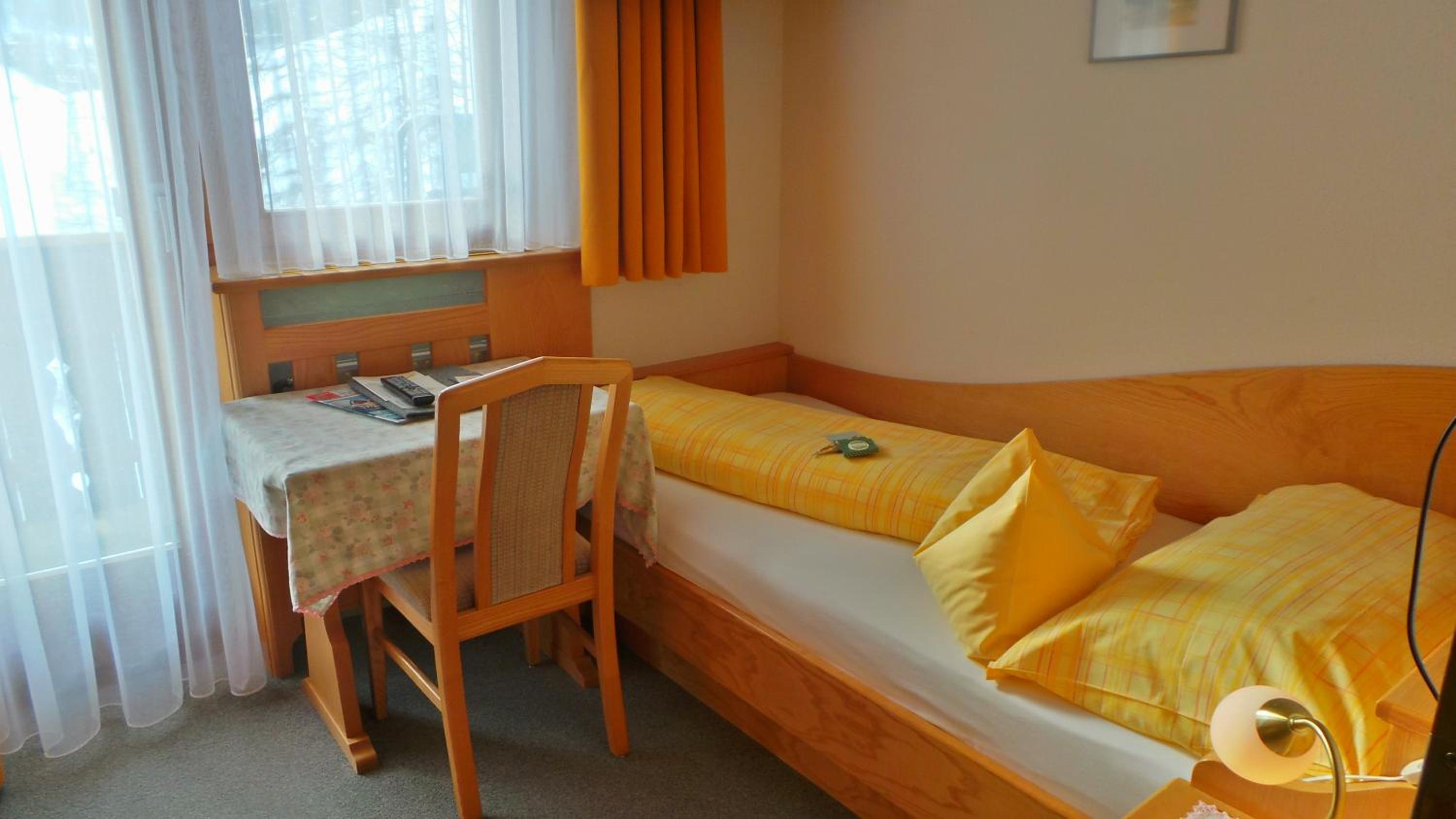 Single Room with Balcony photo 2