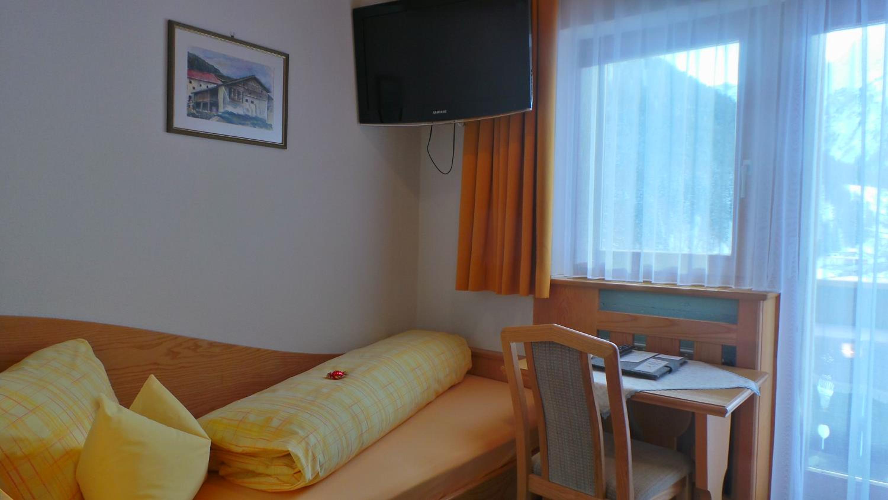 Single Room with Balcony photo 3