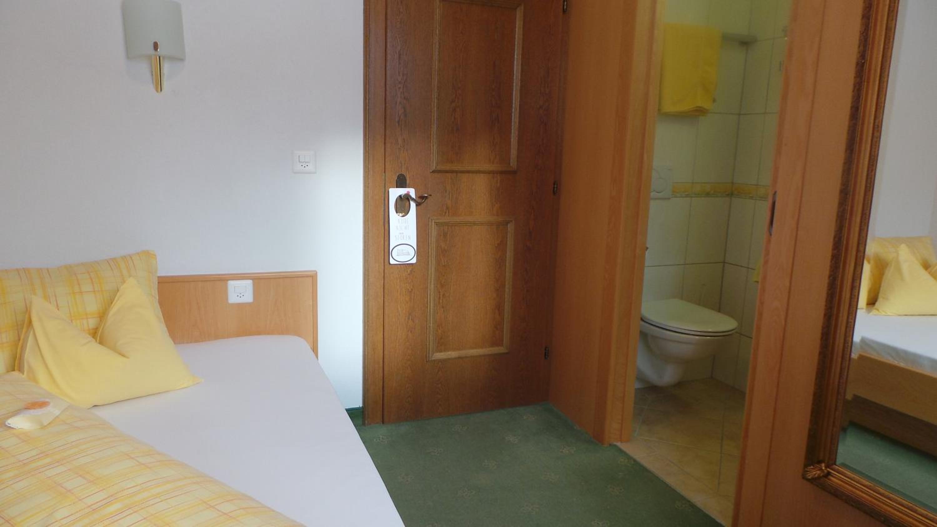Single Room photo 2