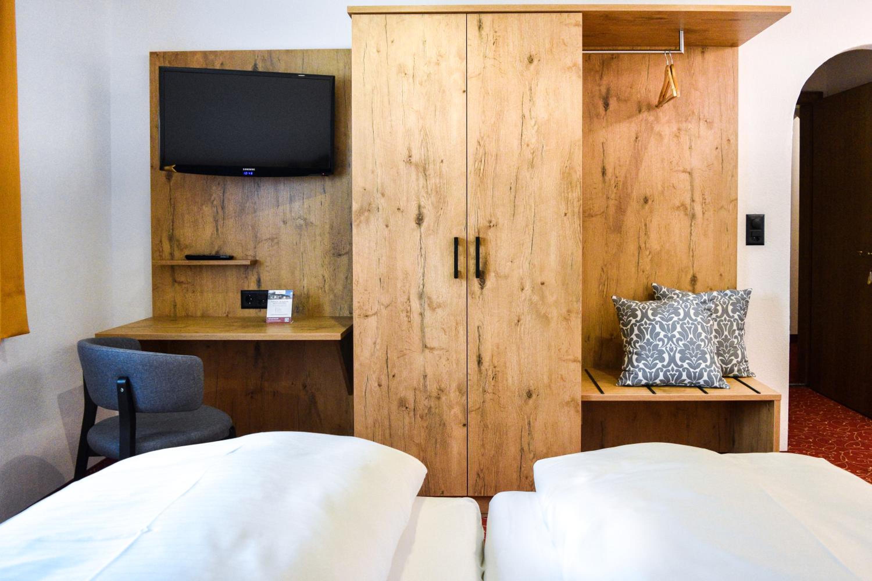Deluxe Double Room with Extra Bed photo 2