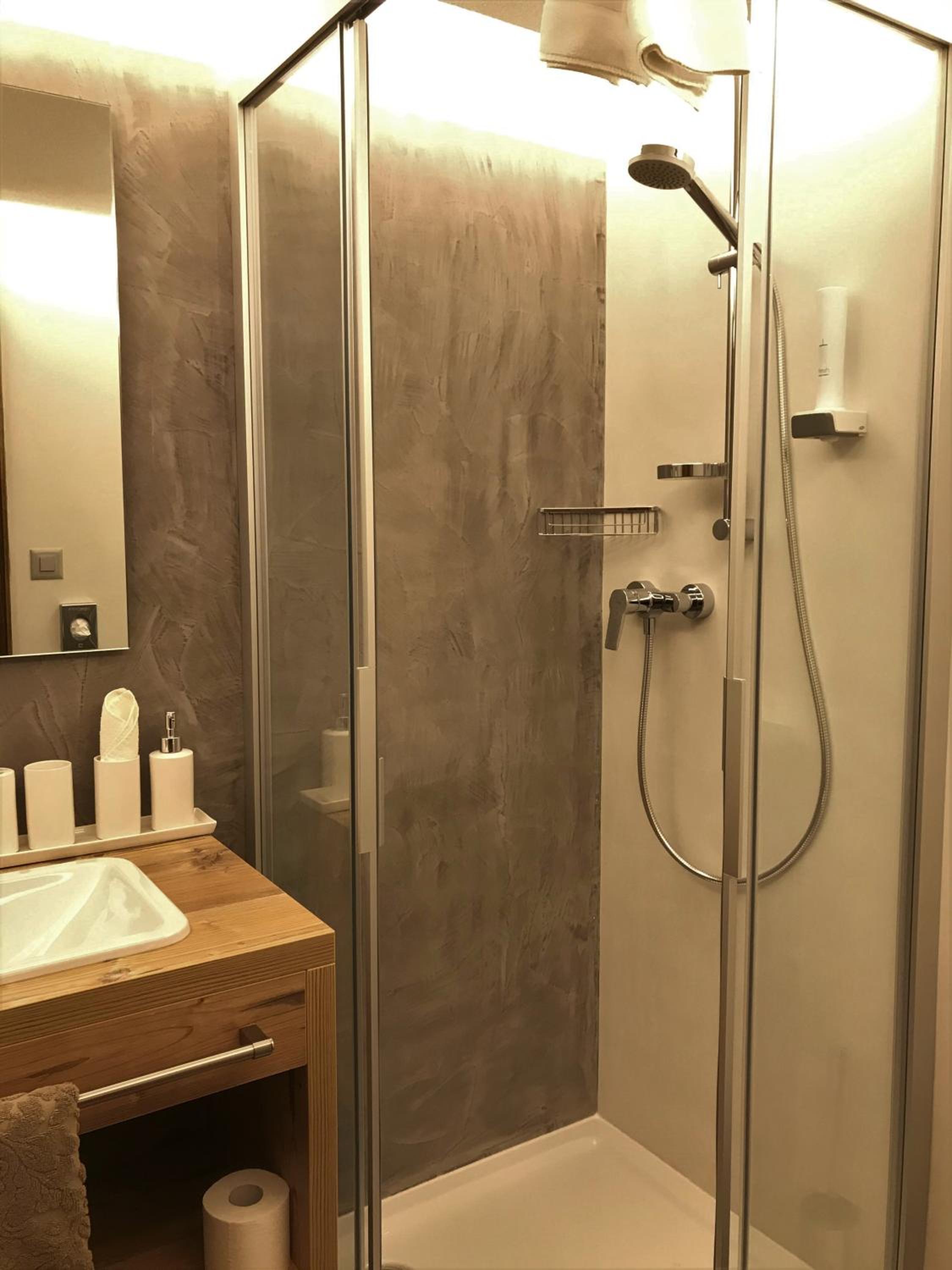 Deluxe Single Room with Balcony photo 2