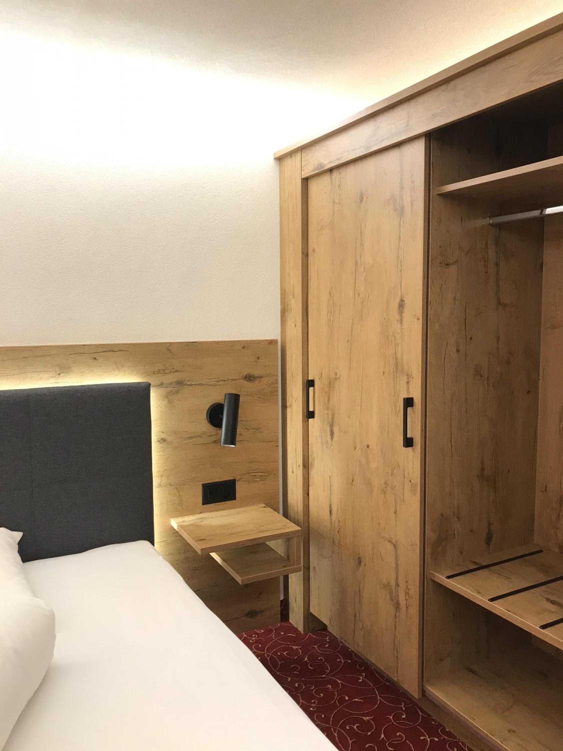 Deluxe Single Room with Balcony photo 3