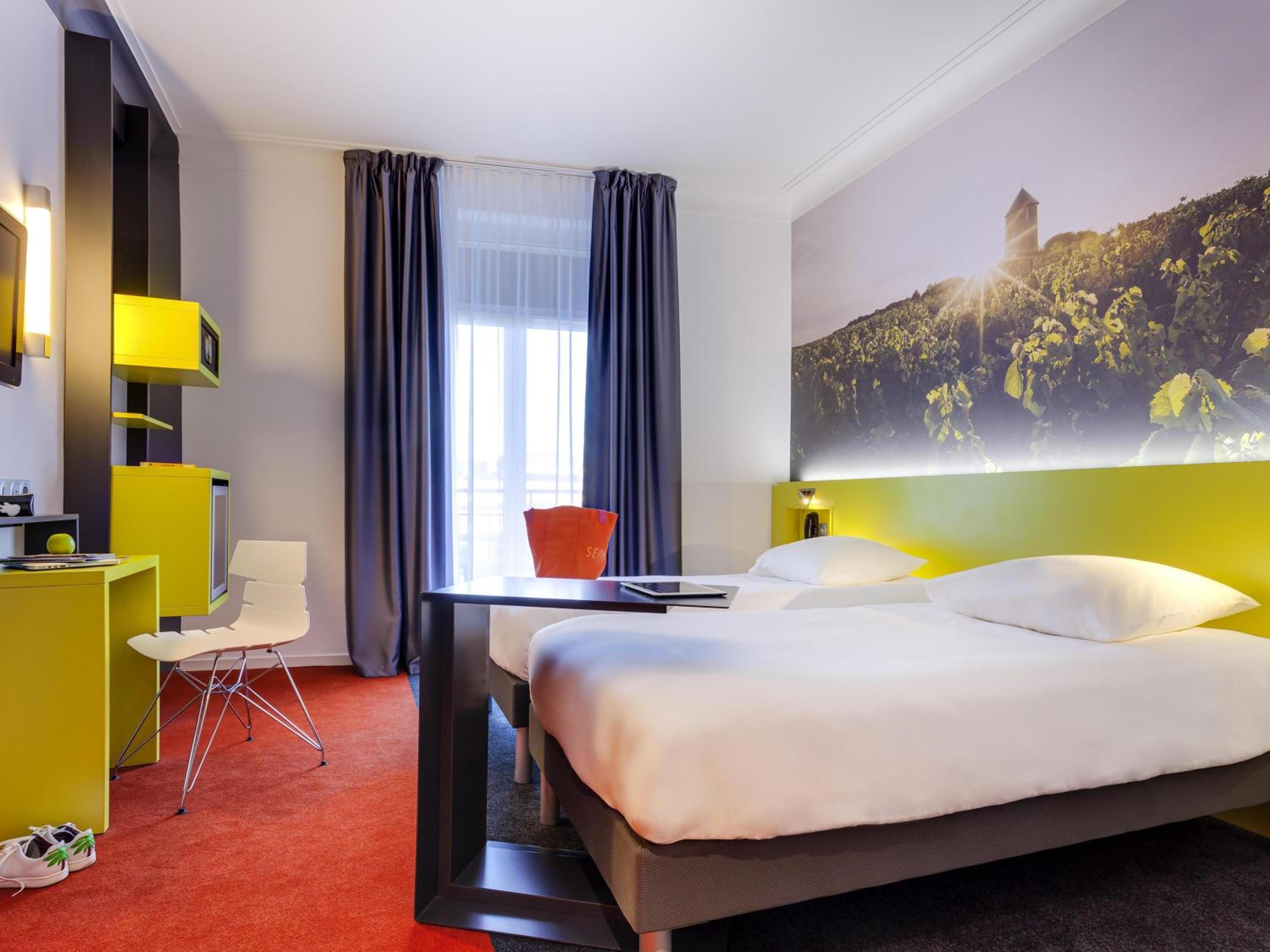 Standard Family Suite with Two Connecting Rooms photo 3