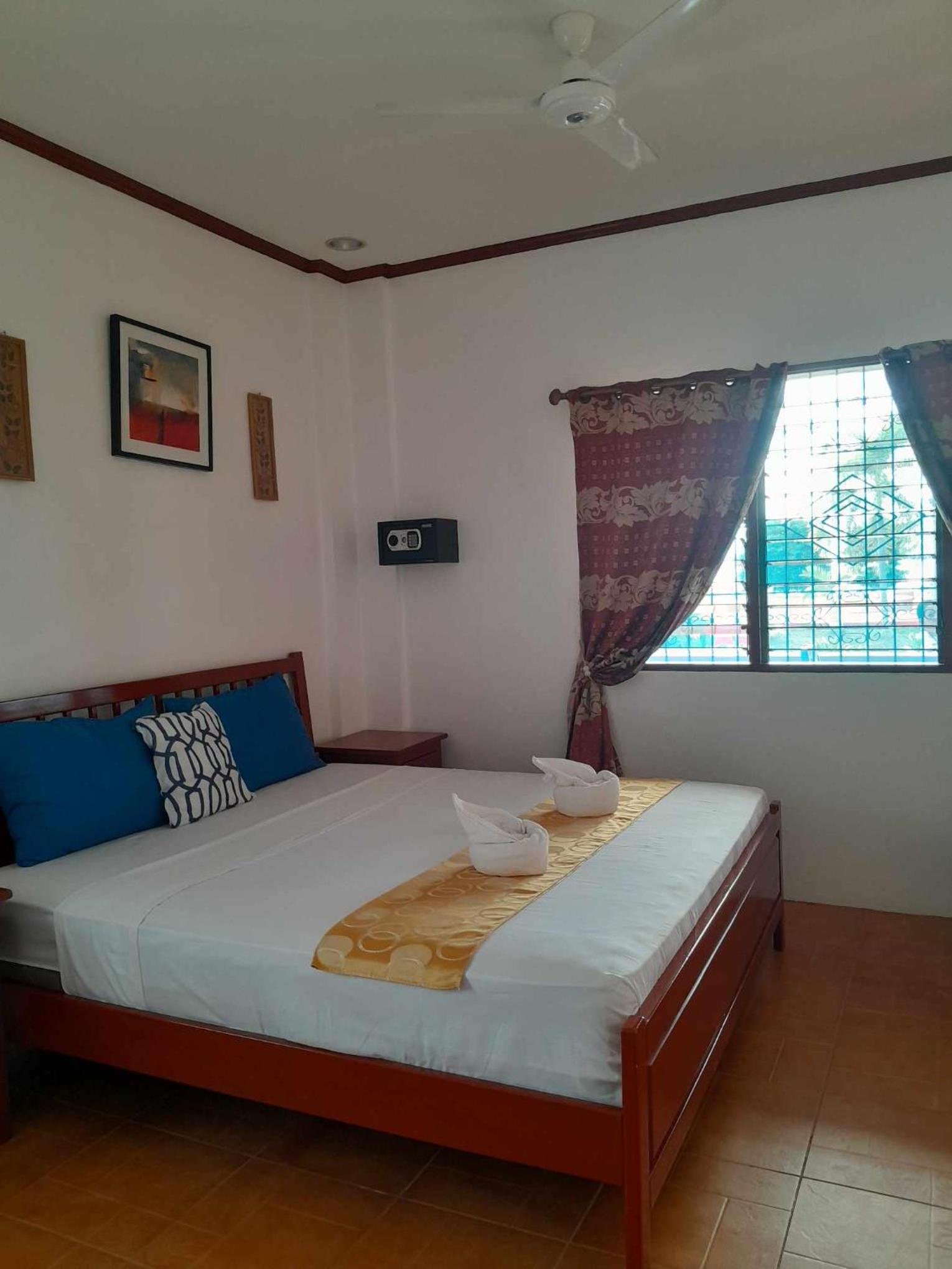 Deluxe King Room photo 1