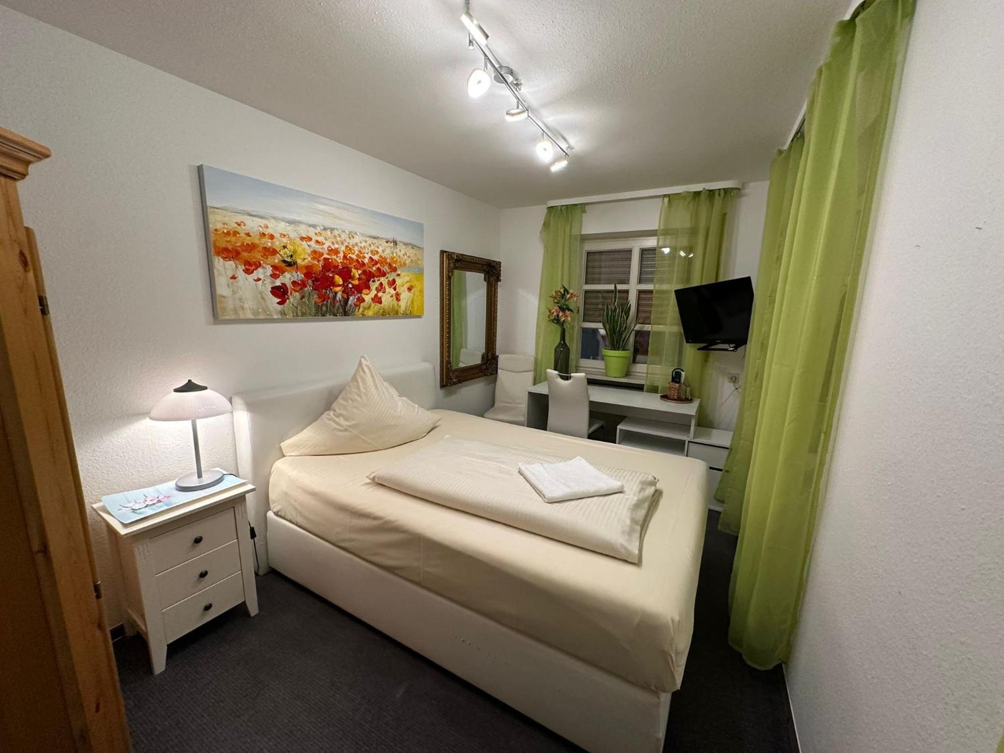 Single Room with Private Bathroom photo 2