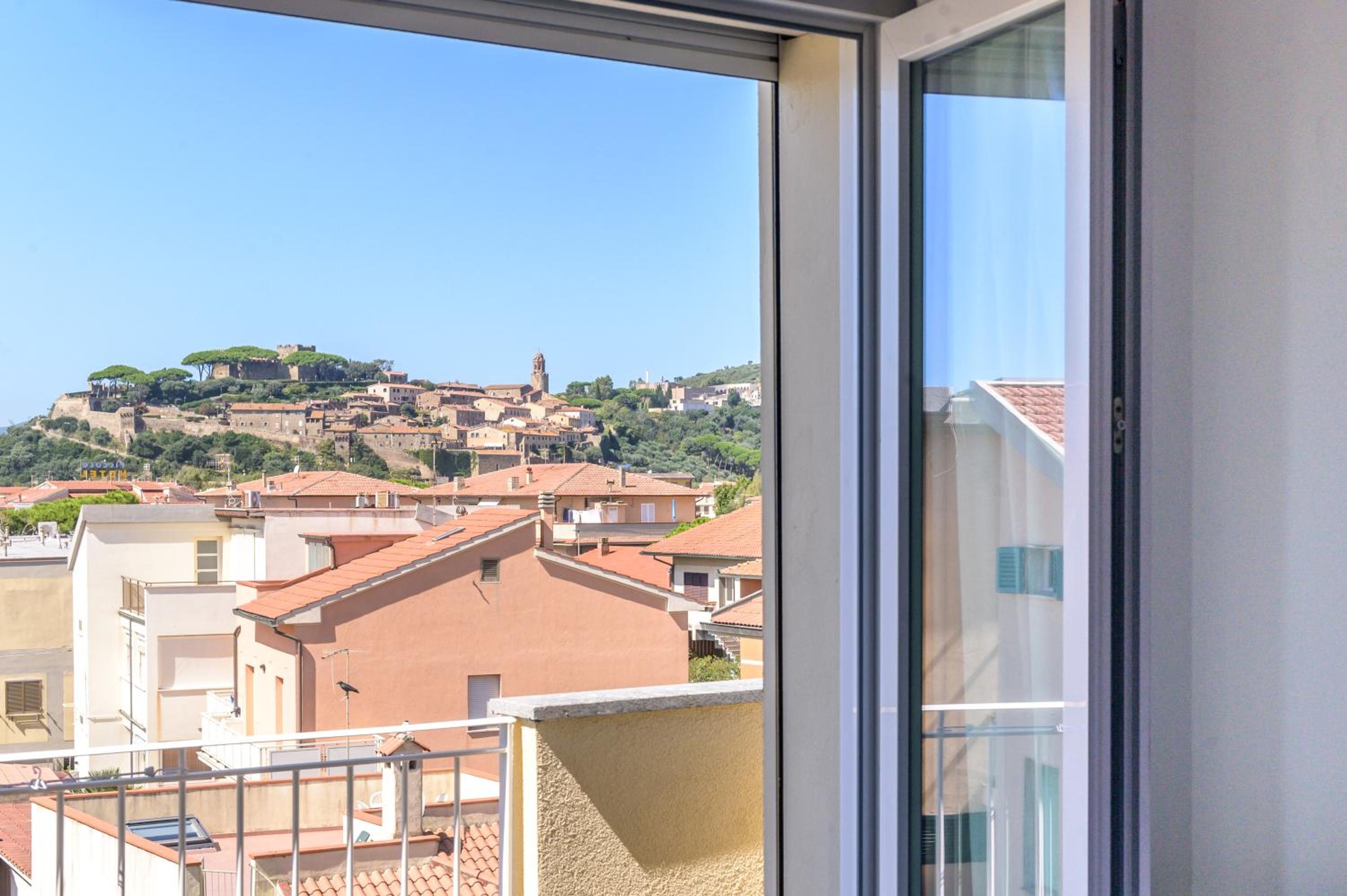Deluxe Double or Twin Room with Sea View photo 3