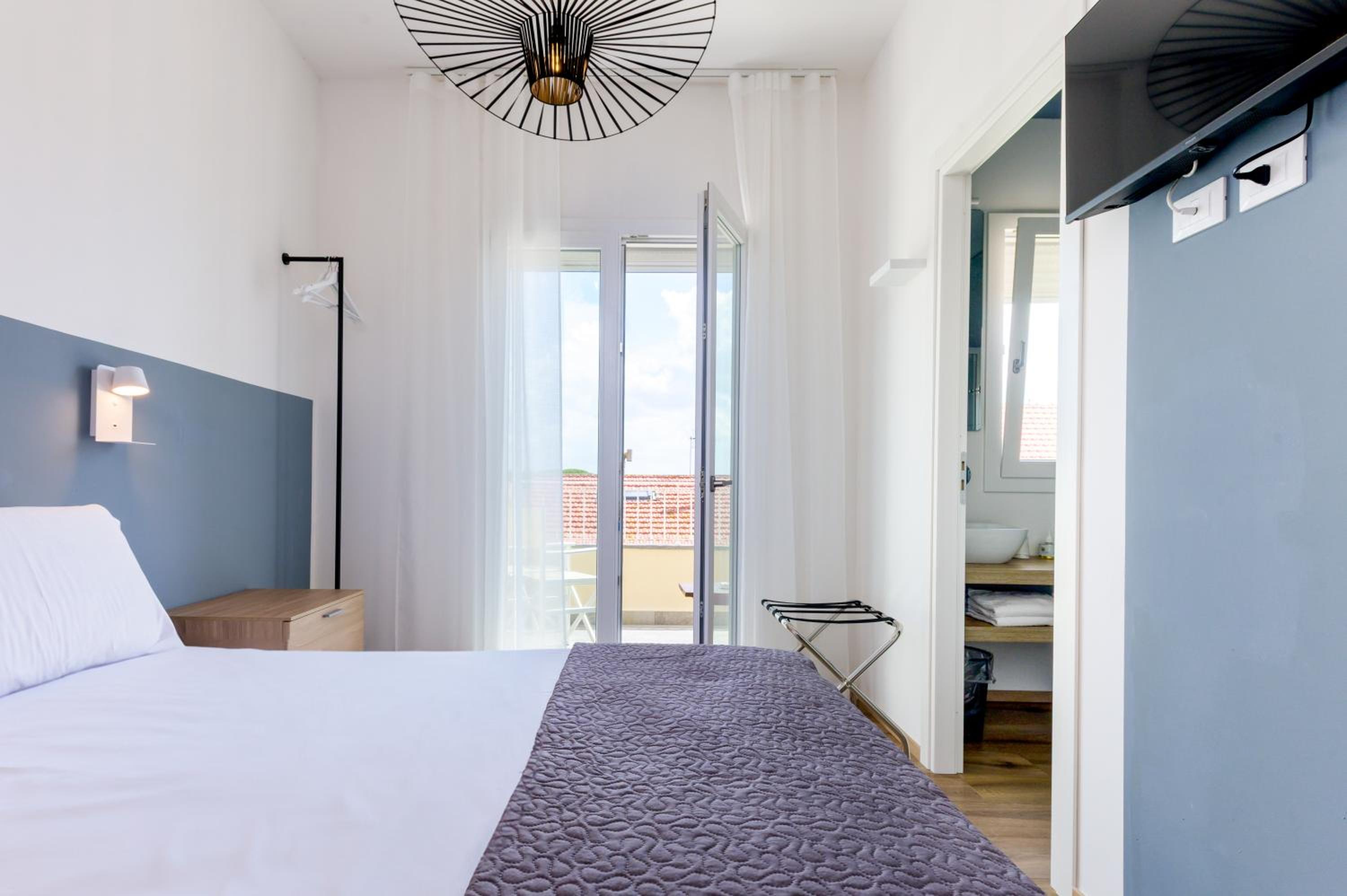 Deluxe Double or Twin Room with Sea View photo 2