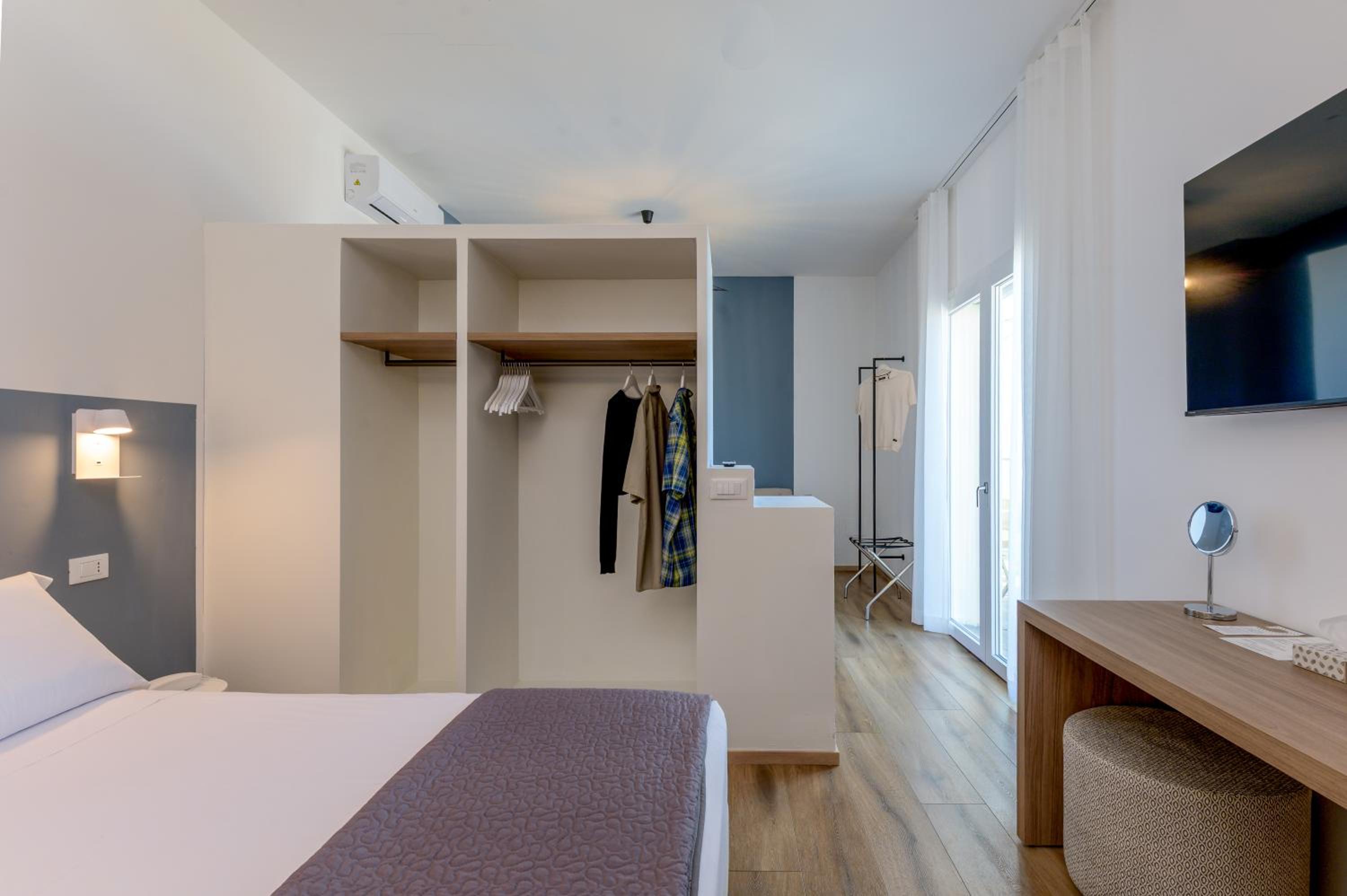 Deluxe Triple Room with Sea View photo 2