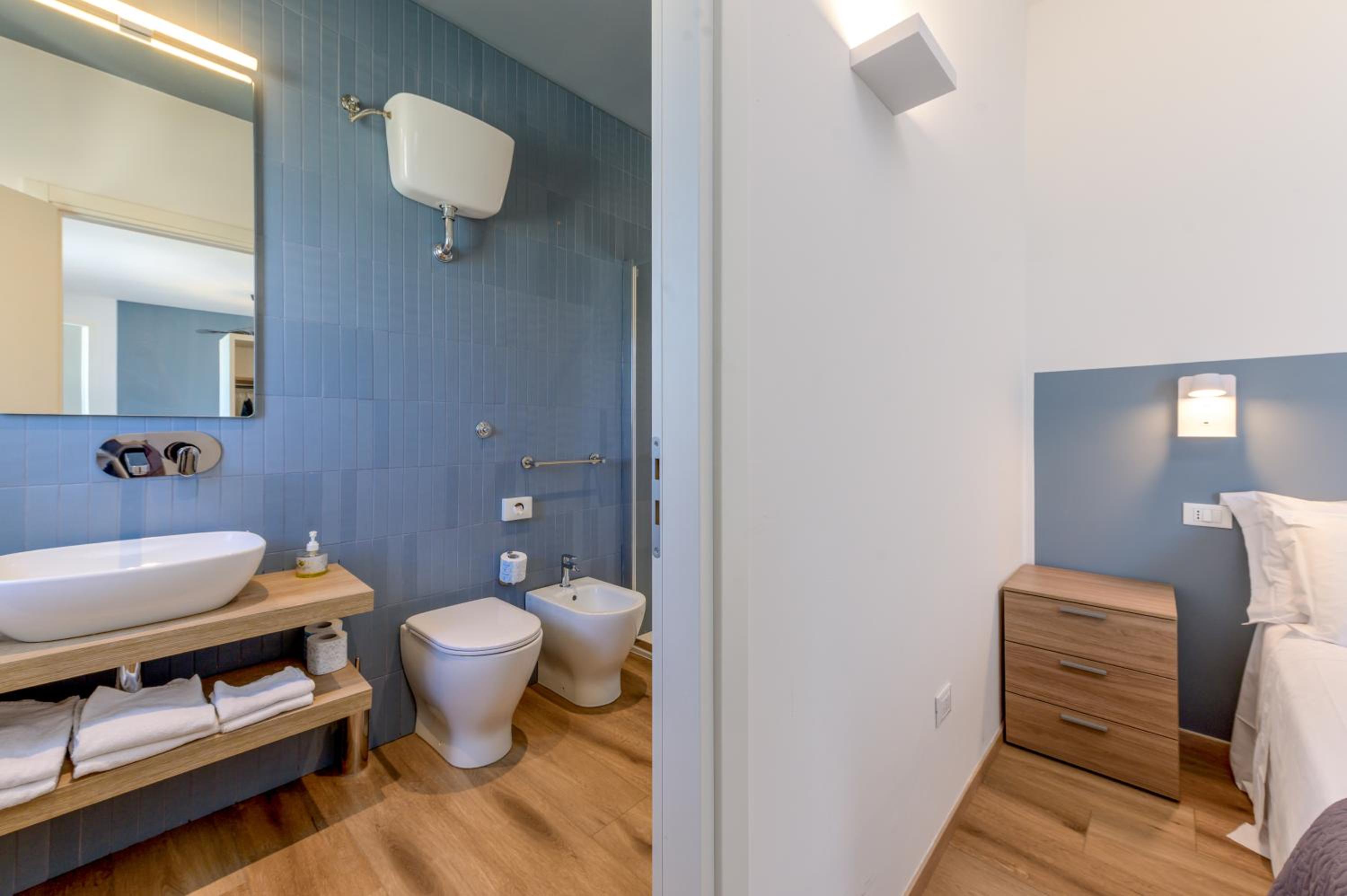 Deluxe Triple Room with Sea View photo 3
