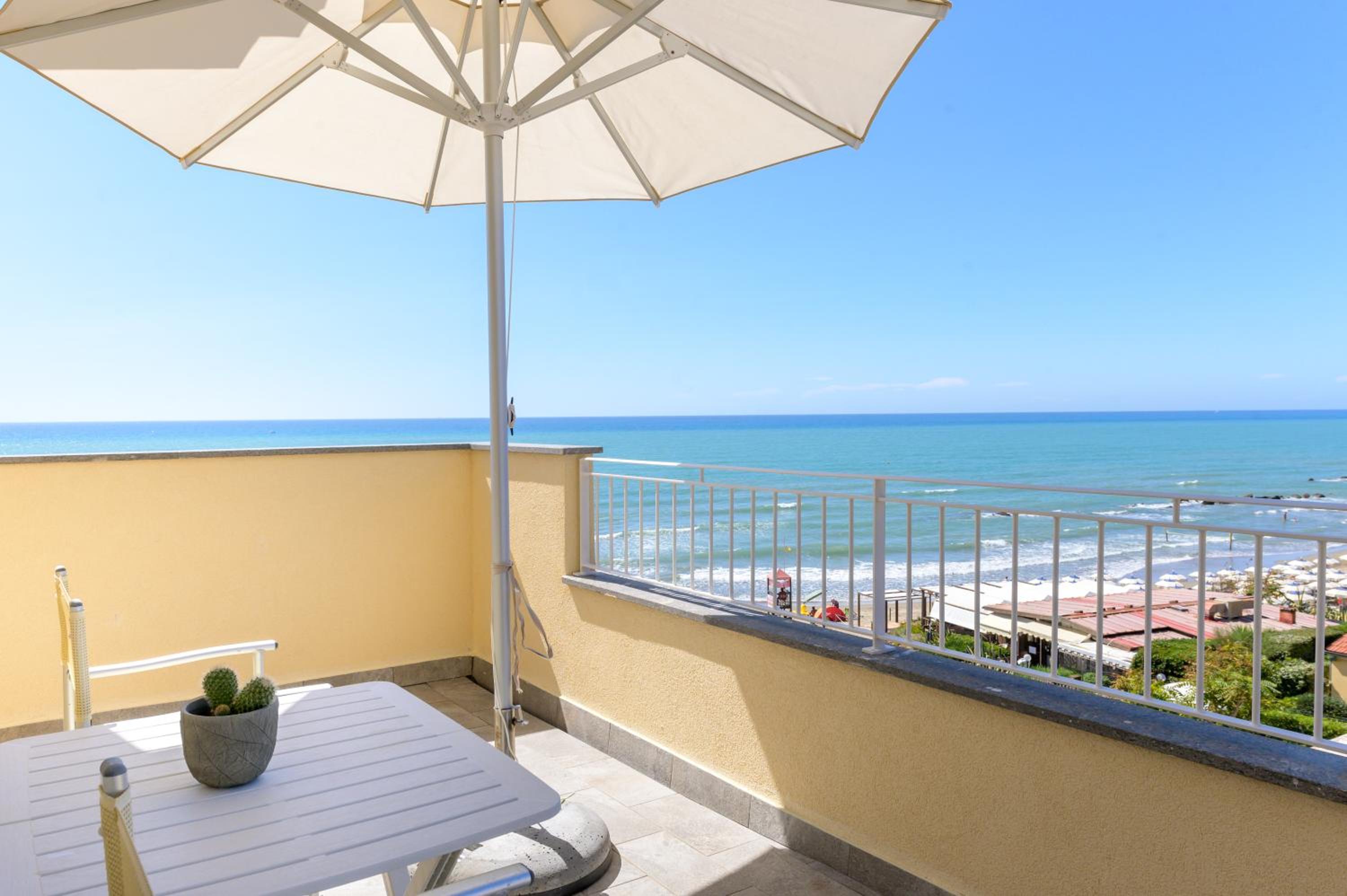 Deluxe Triple Room with Sea View