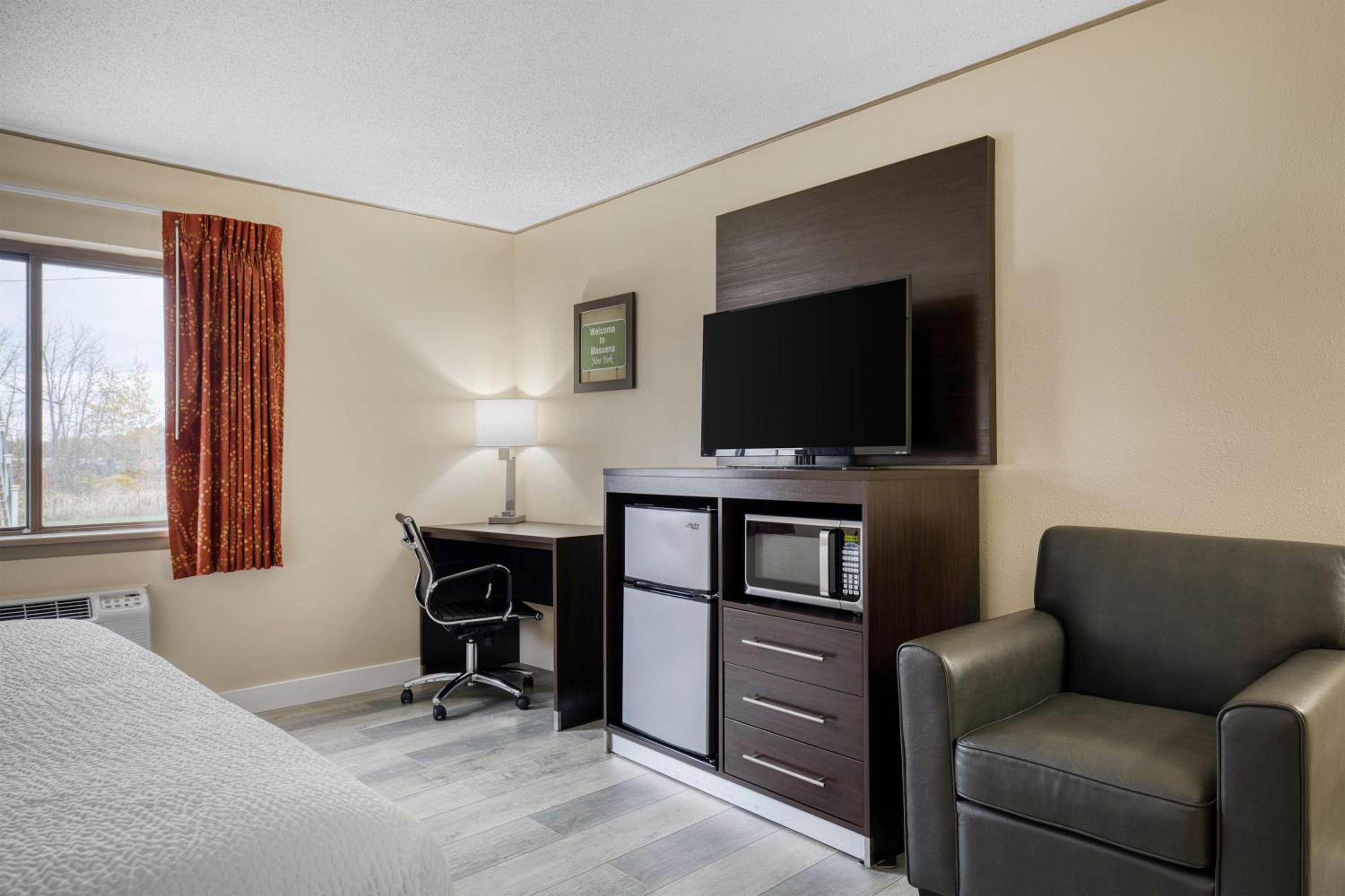King Room - Non-Smoking - Photo 2