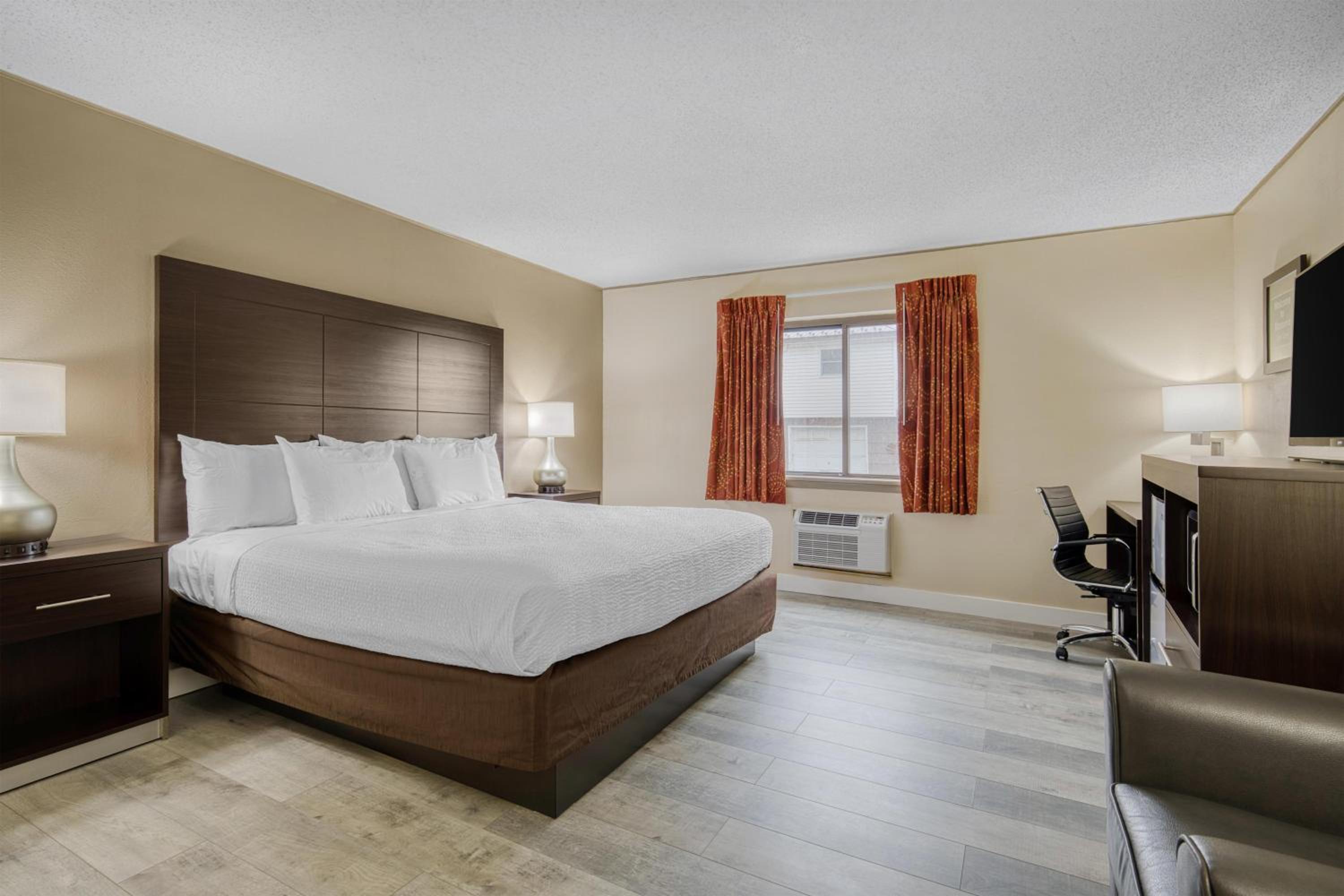 King Room - Non-Smoking - Photo 3