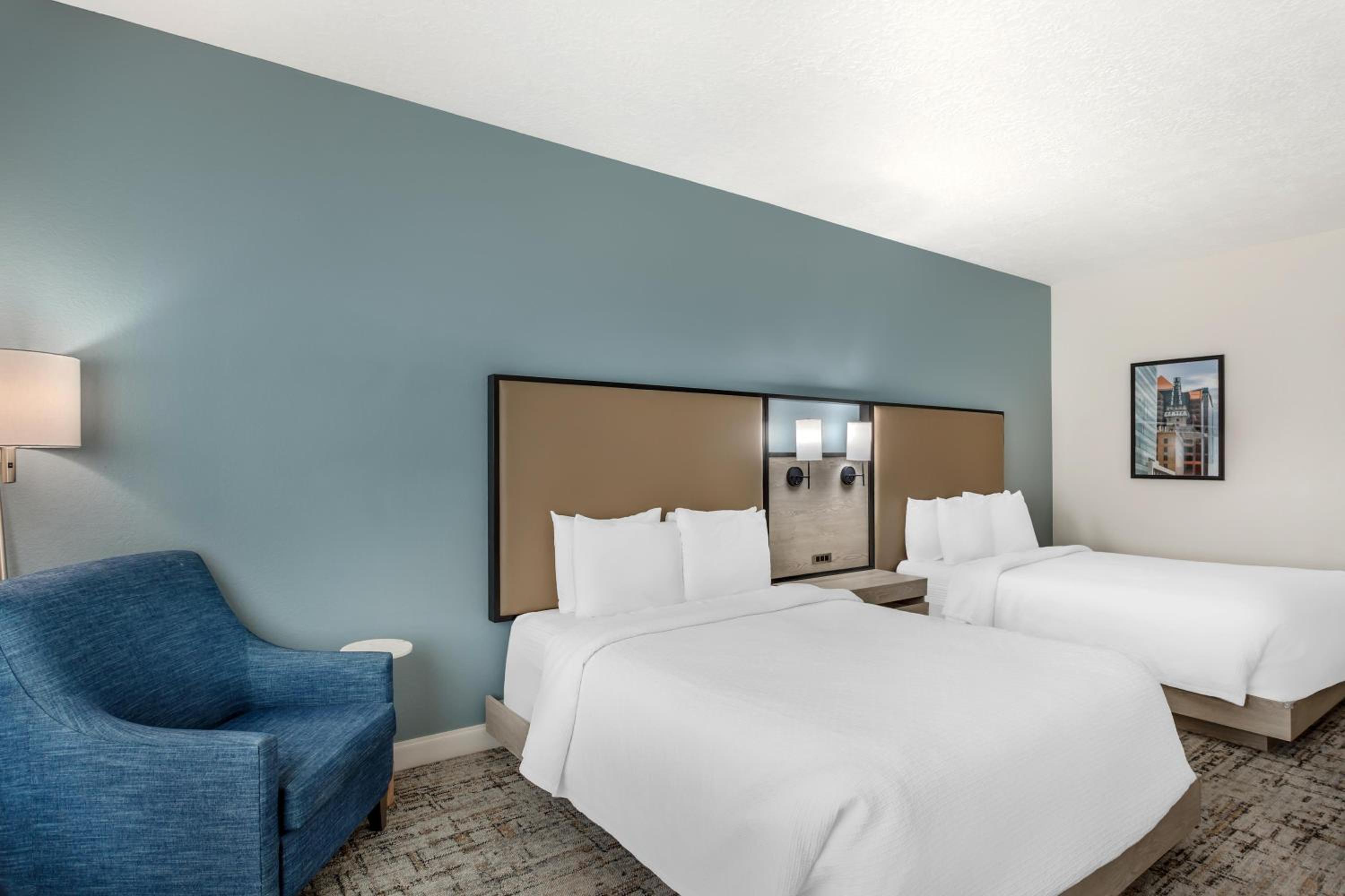 Queen Room with Two Queen Beds - Disability Access/Non-Smoking photo 3
