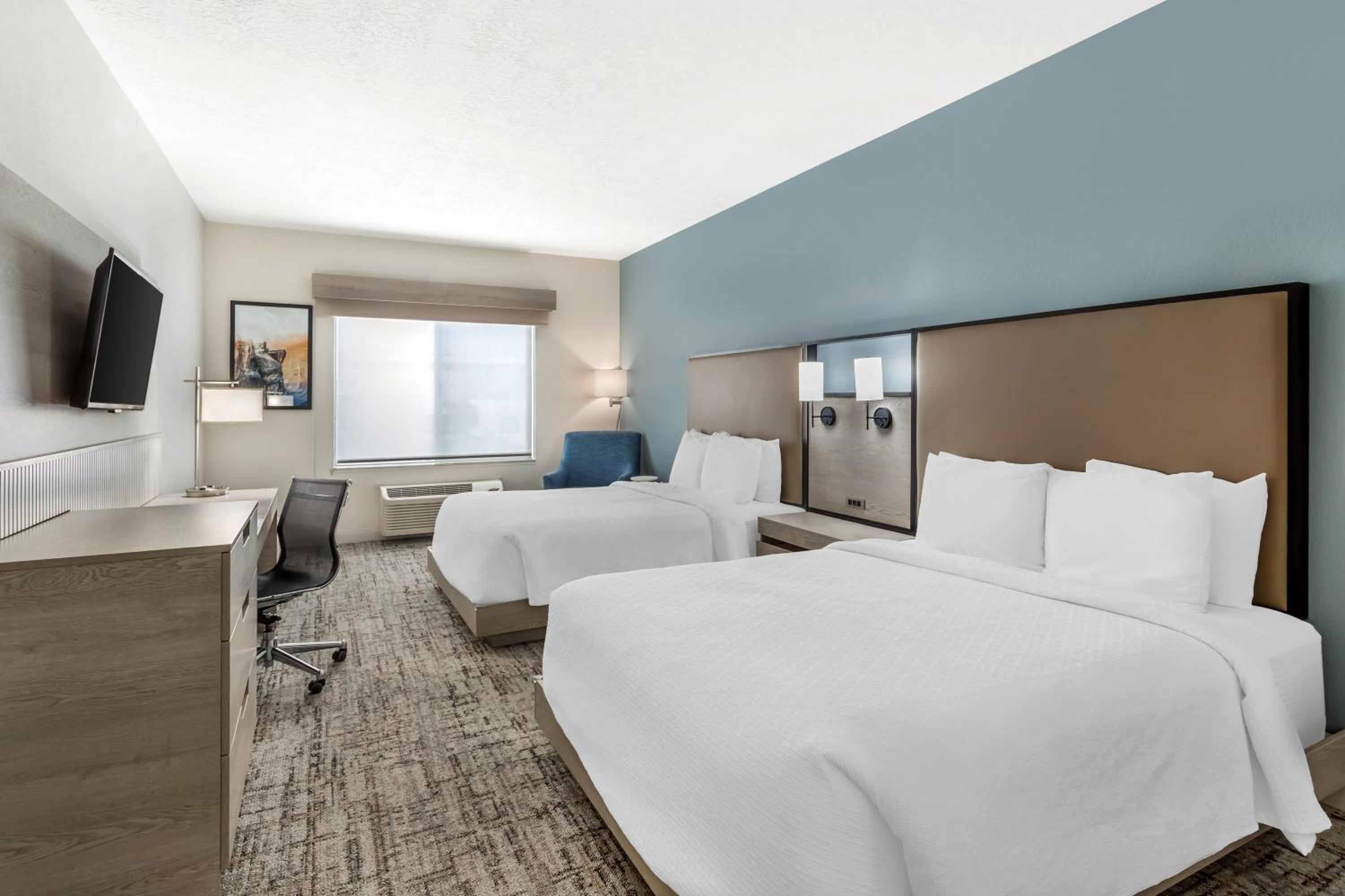 Queen Room with Two Queen Beds - Disability Access/Non-Smoking photo 2