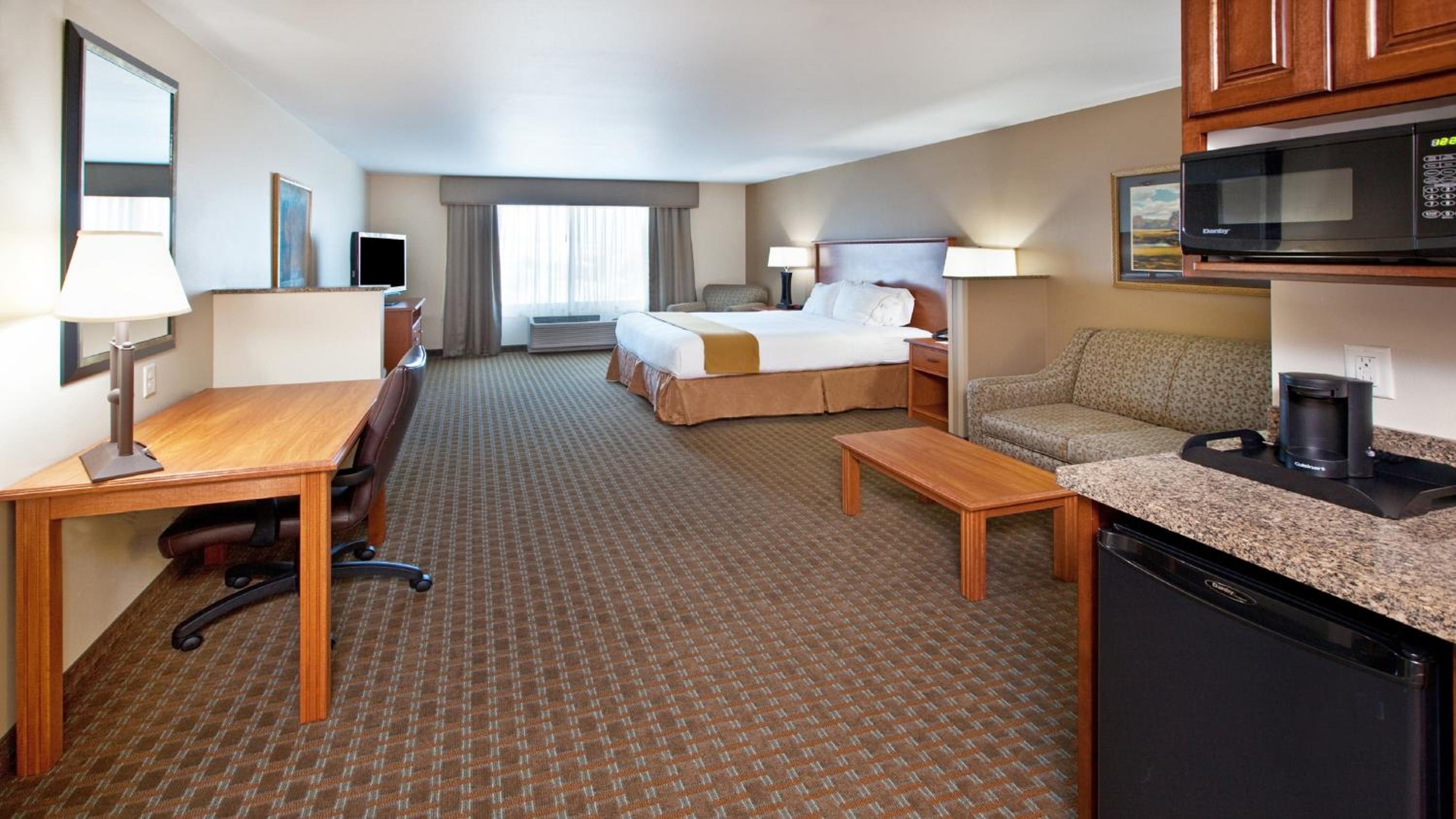 King Suite with Sofa Bed photo 3