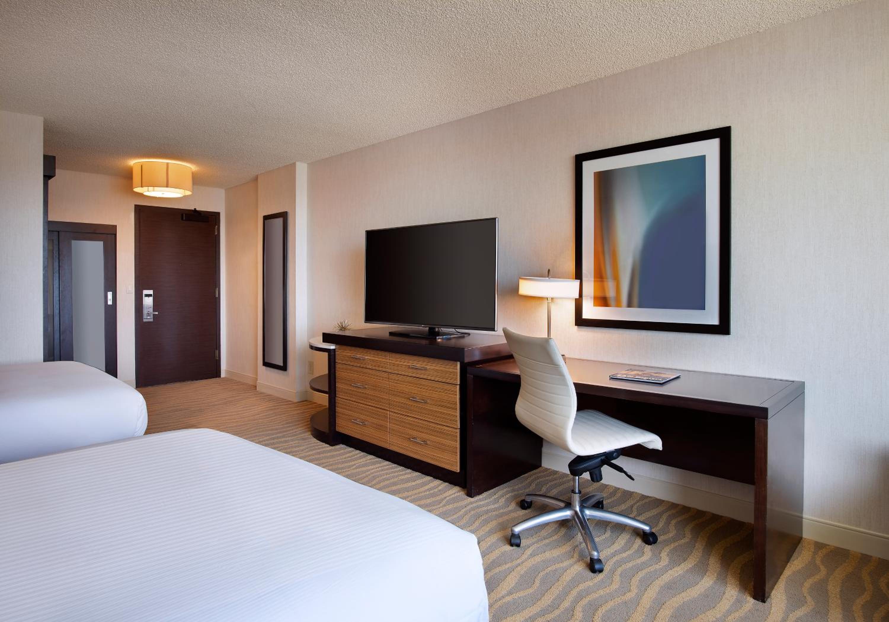 Queen Room with Two Queen Beds - High Floor - Photo 3