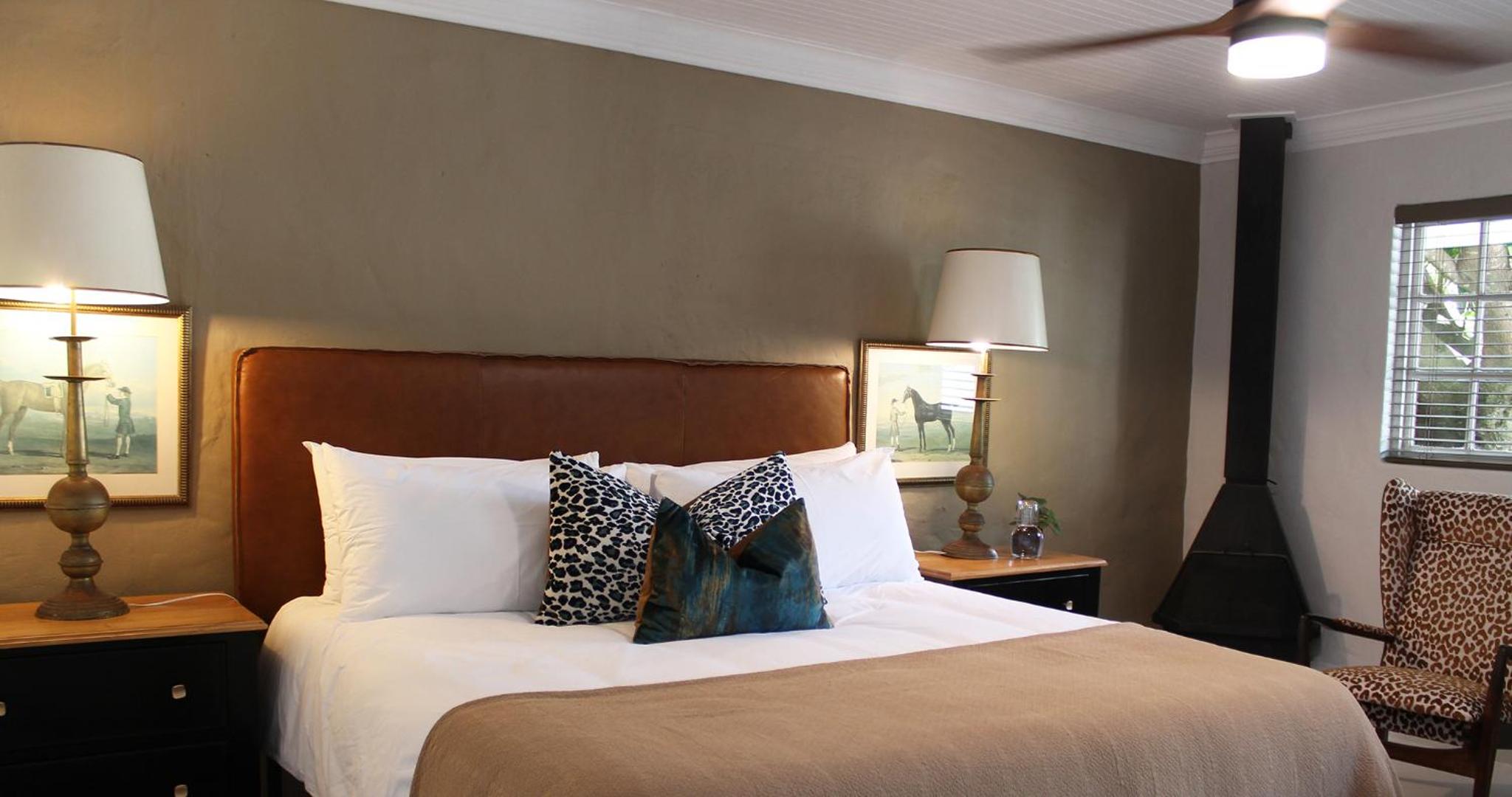 Premium King Room - Photo 8
