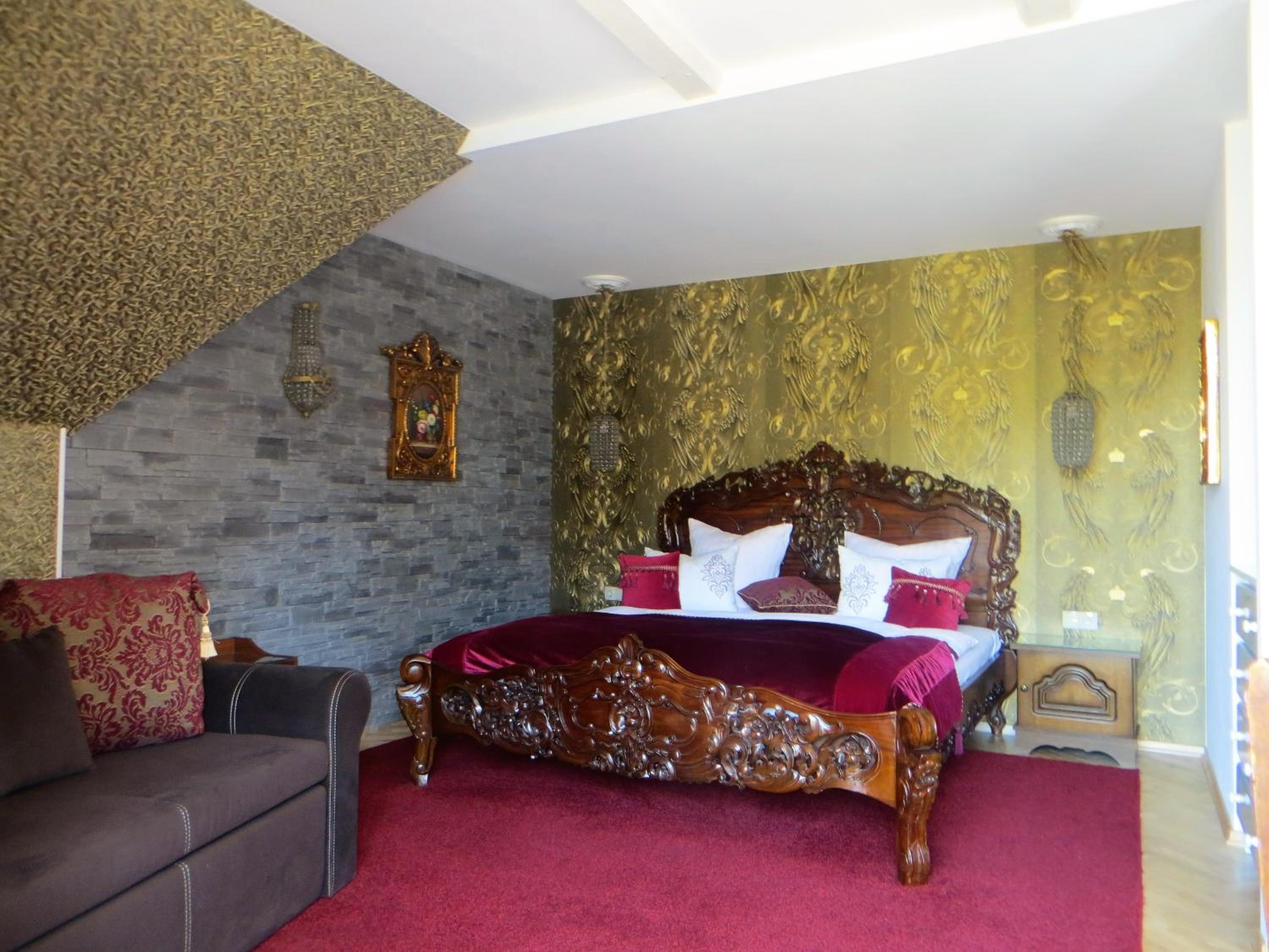 Family Suite with Balcony(2 bedroom & 1 living room) - Photo 15
