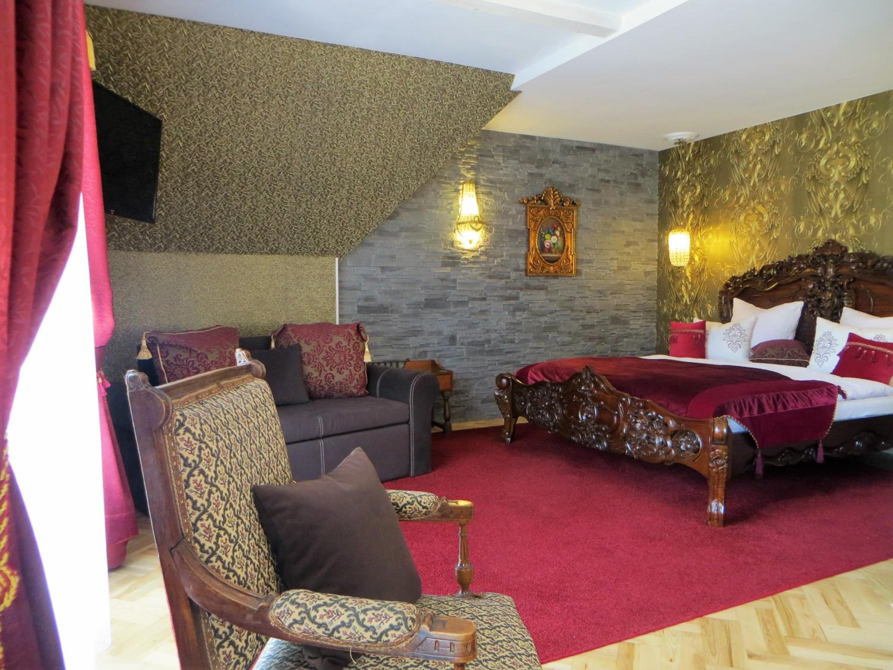 Family Suite with Balcony(2 bedroom & 1 living room) - Photo 16