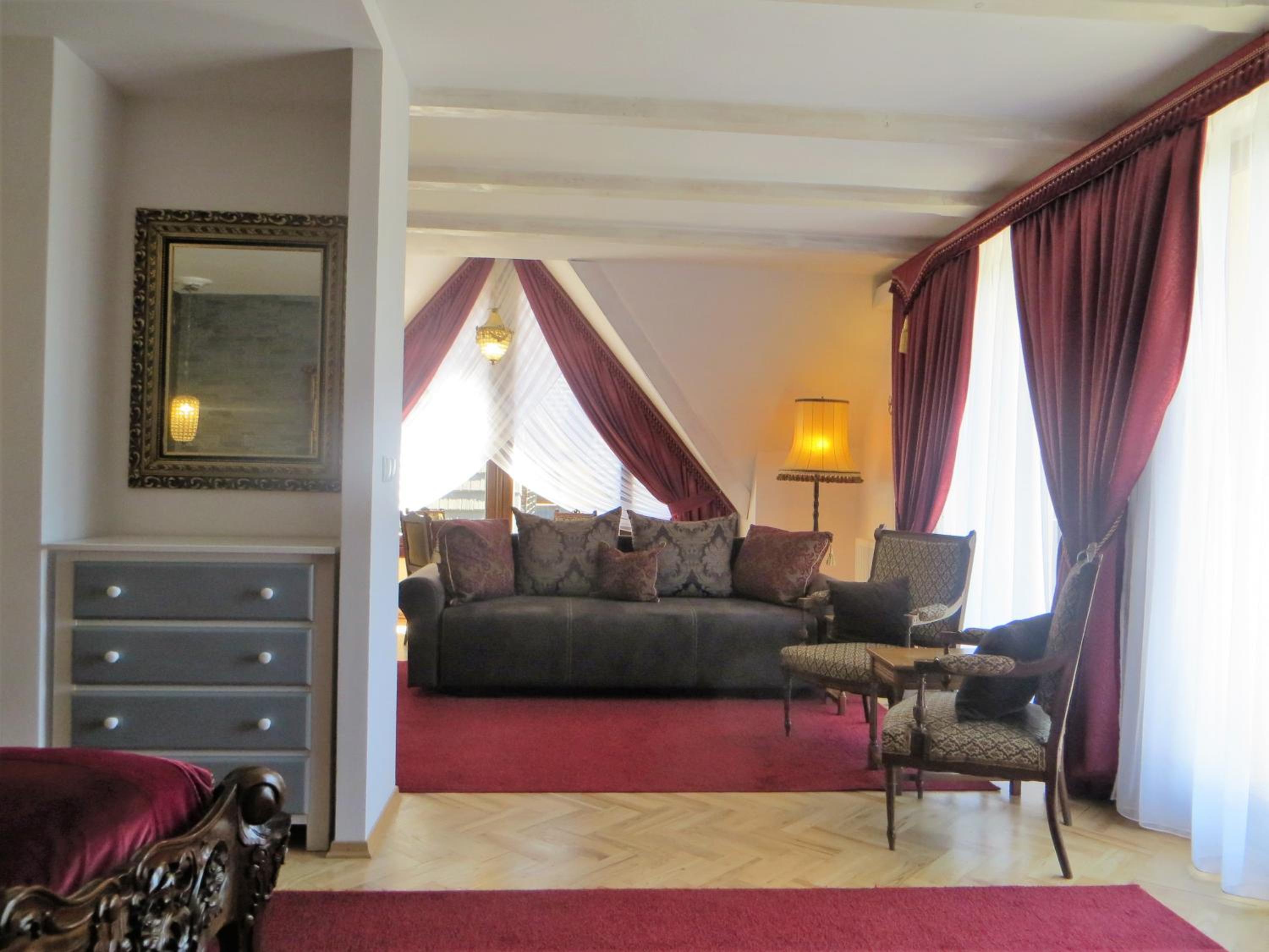 Family Suite with Balcony(2 bedroom & 1 living room) - Photo 8