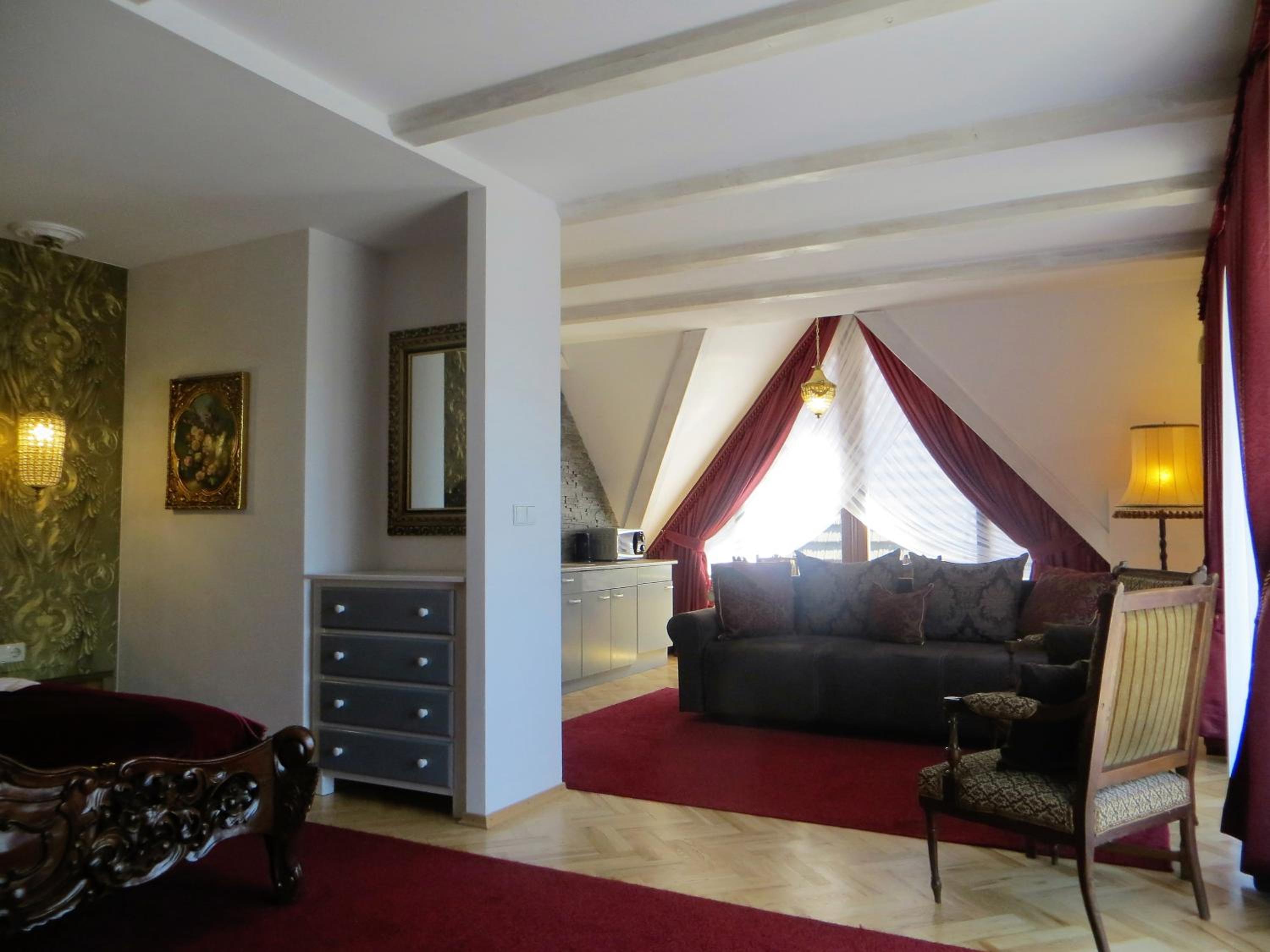 Family Suite with Balcony(2 bedroom & 1 living room) - Photo 17