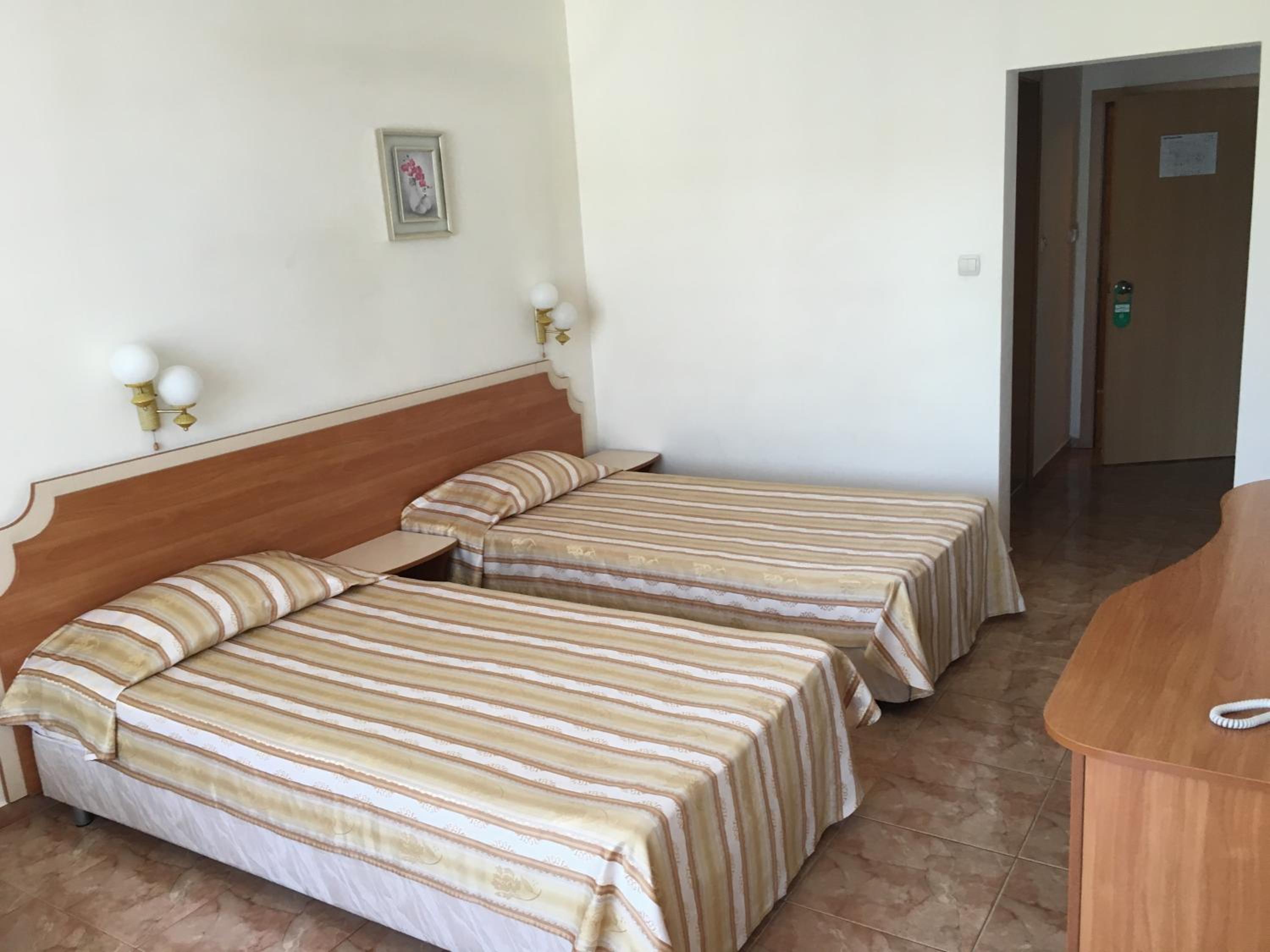 Double or Twin Room with Balcony - Photo 5