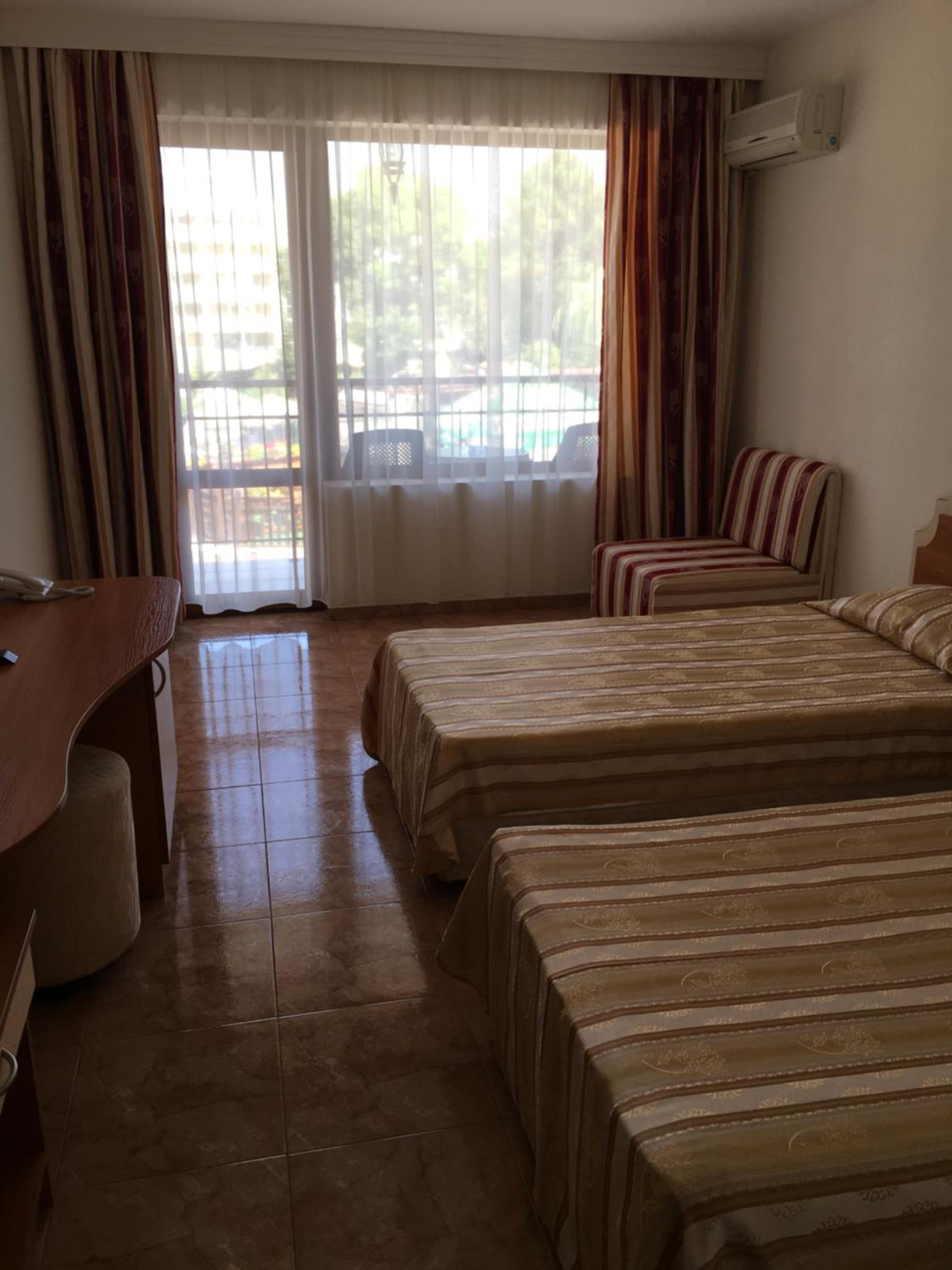 Double or Twin Room with Balcony - Photo 6