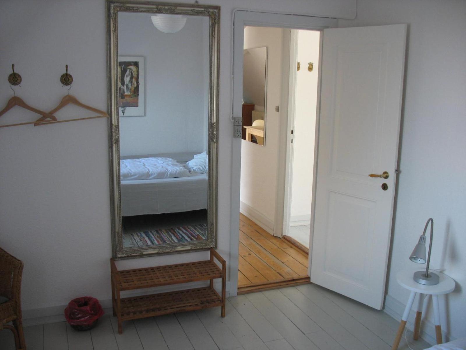 Apartment with Balcony photo 2