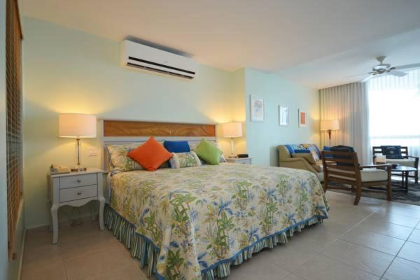 Beach Front Apartment 401 photo 1