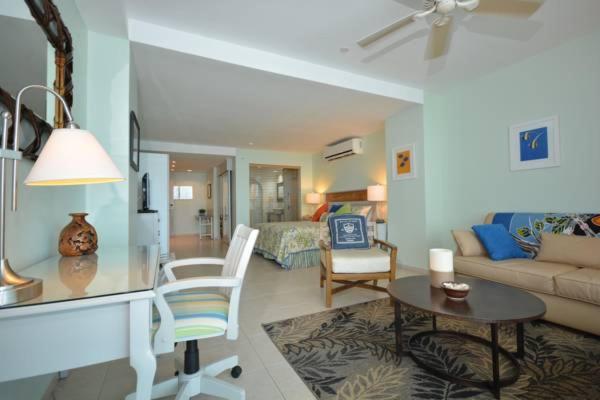 Beach Front Apartment 401 photo 2