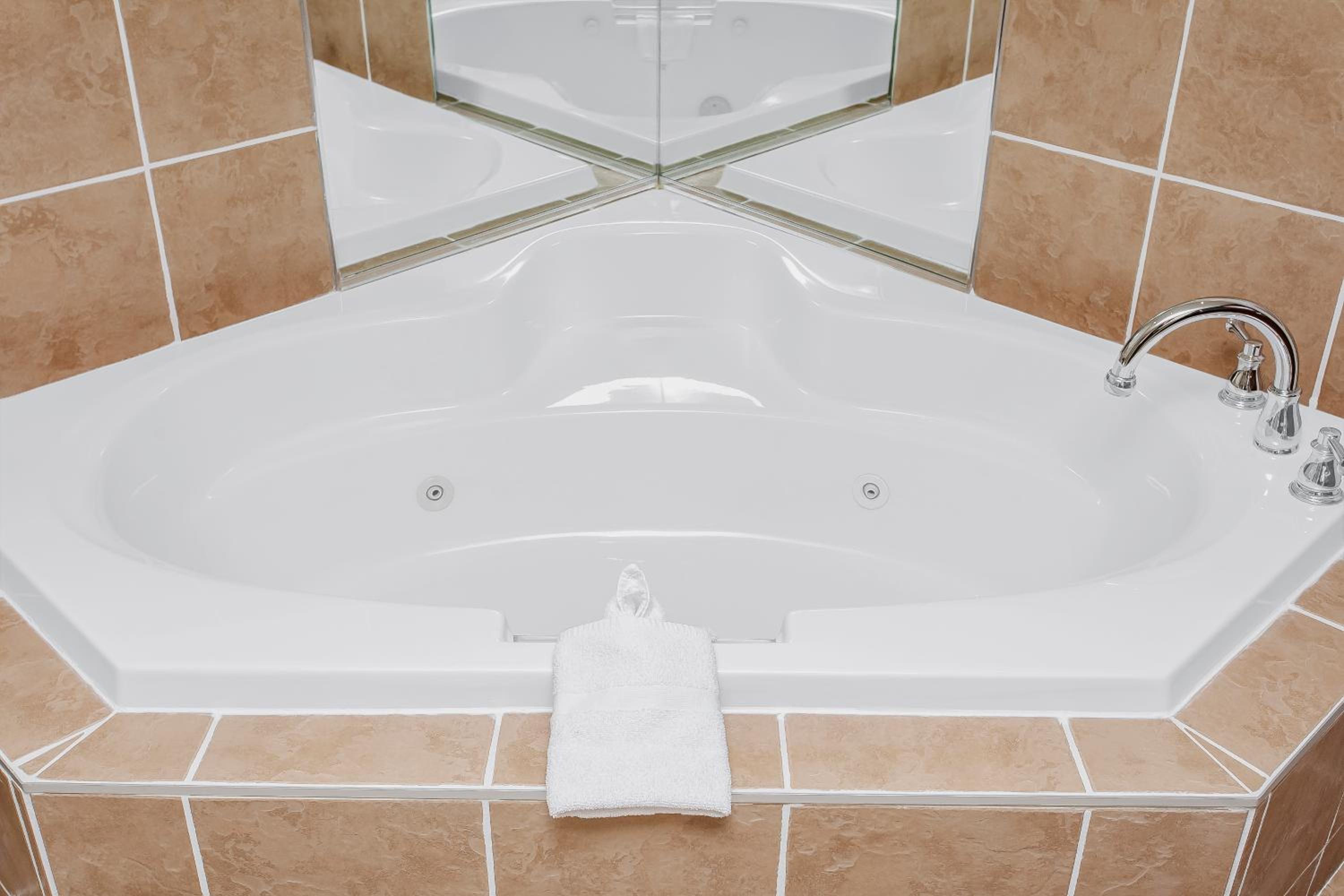 King Suite with Jetted Tub - Photo 3