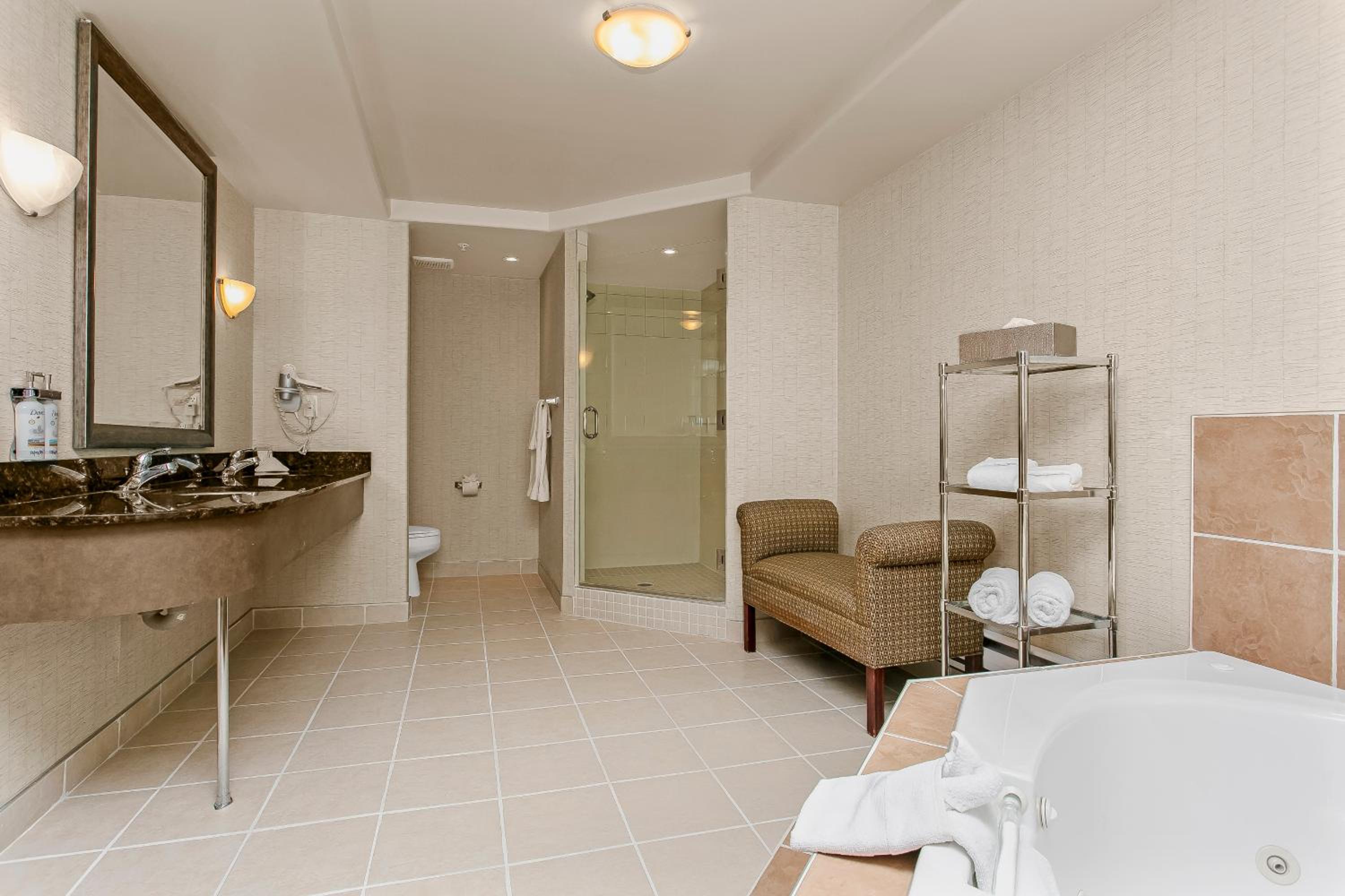 King Suite with Jetted Tub - Photo 2