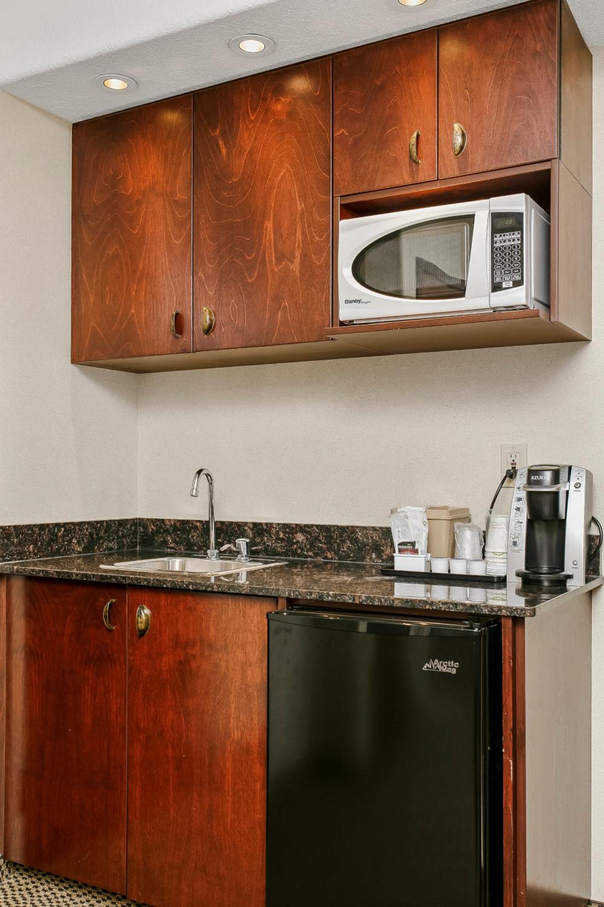 King Suite with Jetted Tub - Photo 4