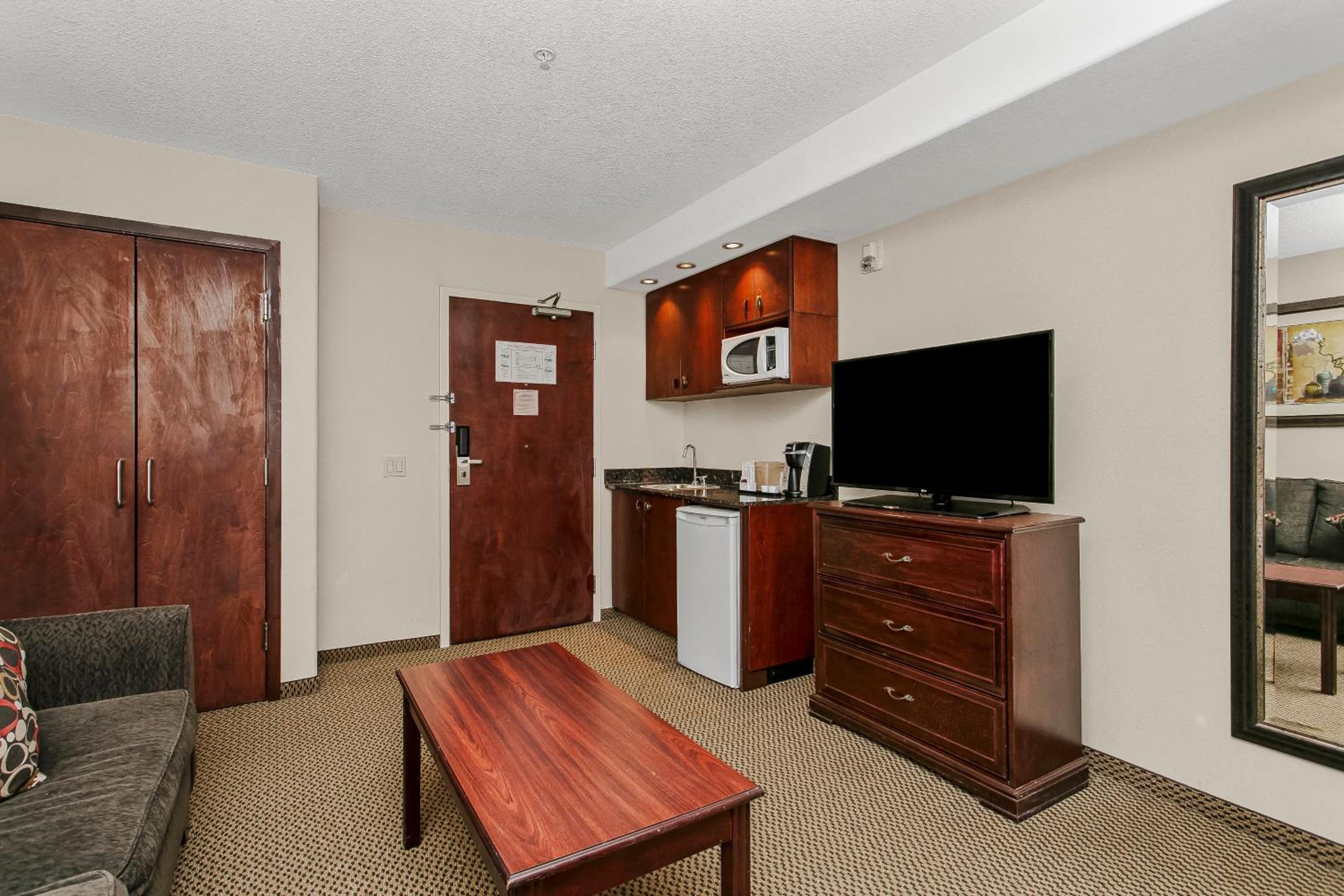 King Suite - Communication Accessible - Photo 4