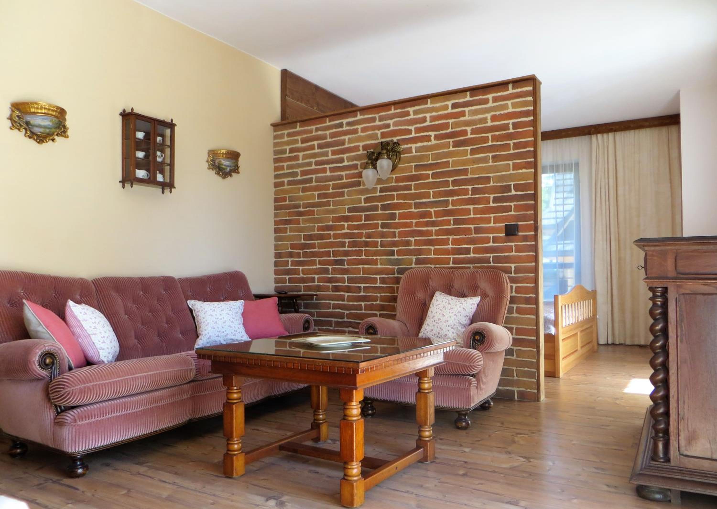 Apartment with Balcony - Photo 8